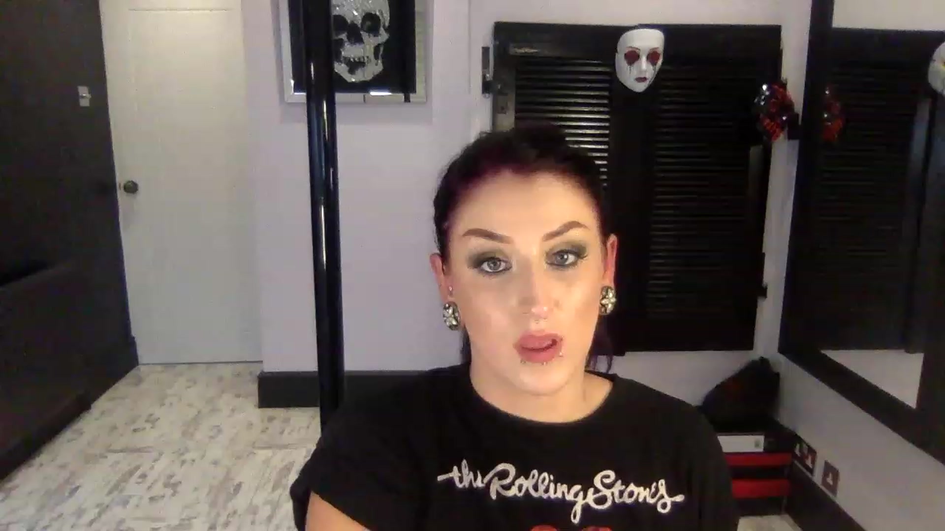 Gallery image thumbnail from Ophelia_jinx's myfreecams stream on, 11/14/2022, 20:07 image 12 of 20