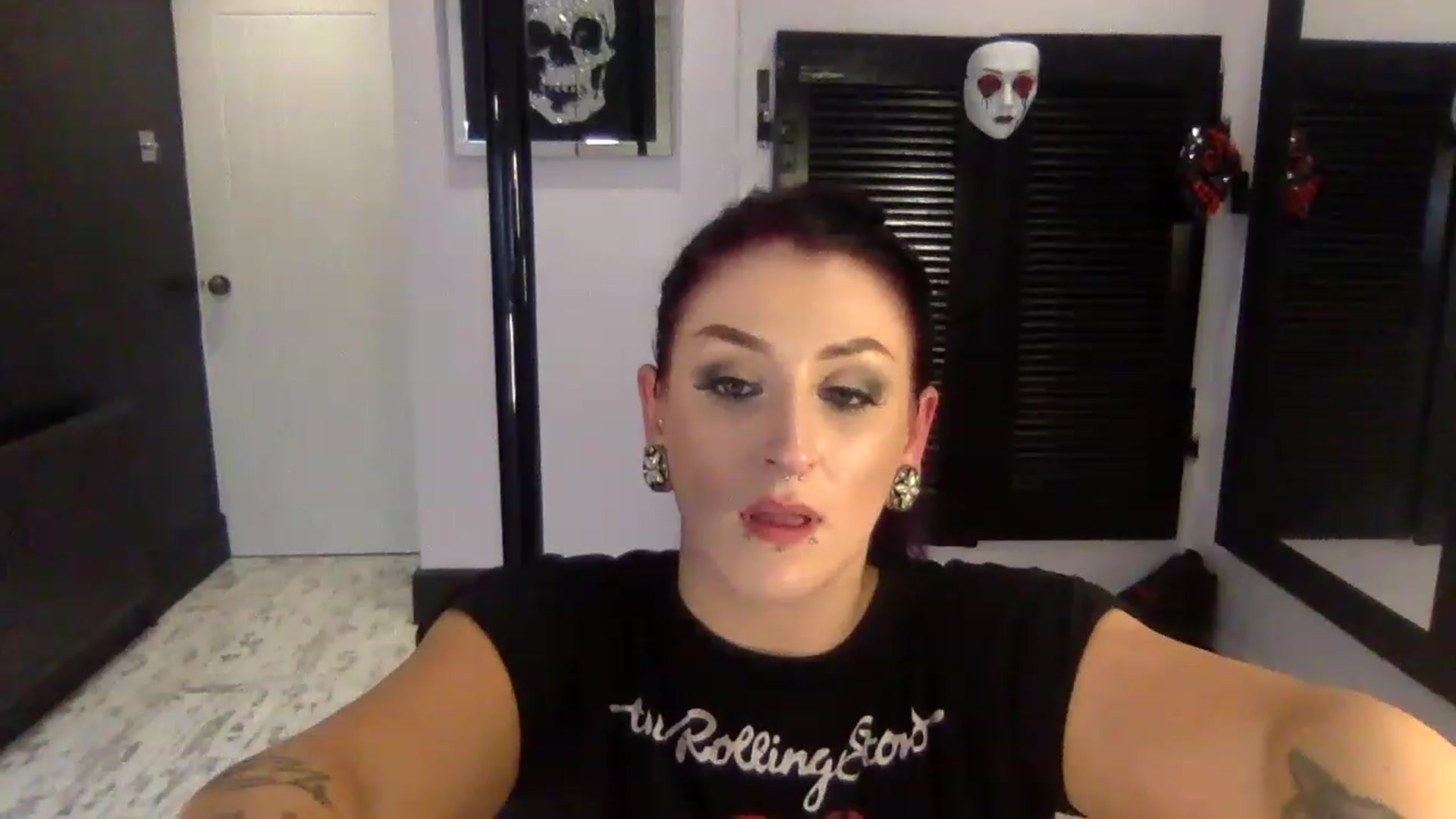Gallery image thumbnail from Ophelia_jinx's myfreecams stream on, 11/14/2022, 20:07 image 14 of 20