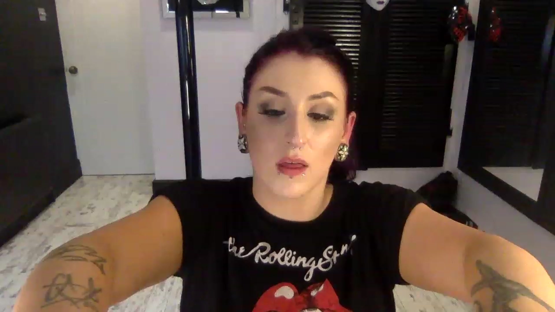 Gallery image thumbnail from Ophelia_jinx's myfreecams stream on, 11/14/2022, 20:07 image 11 of 20