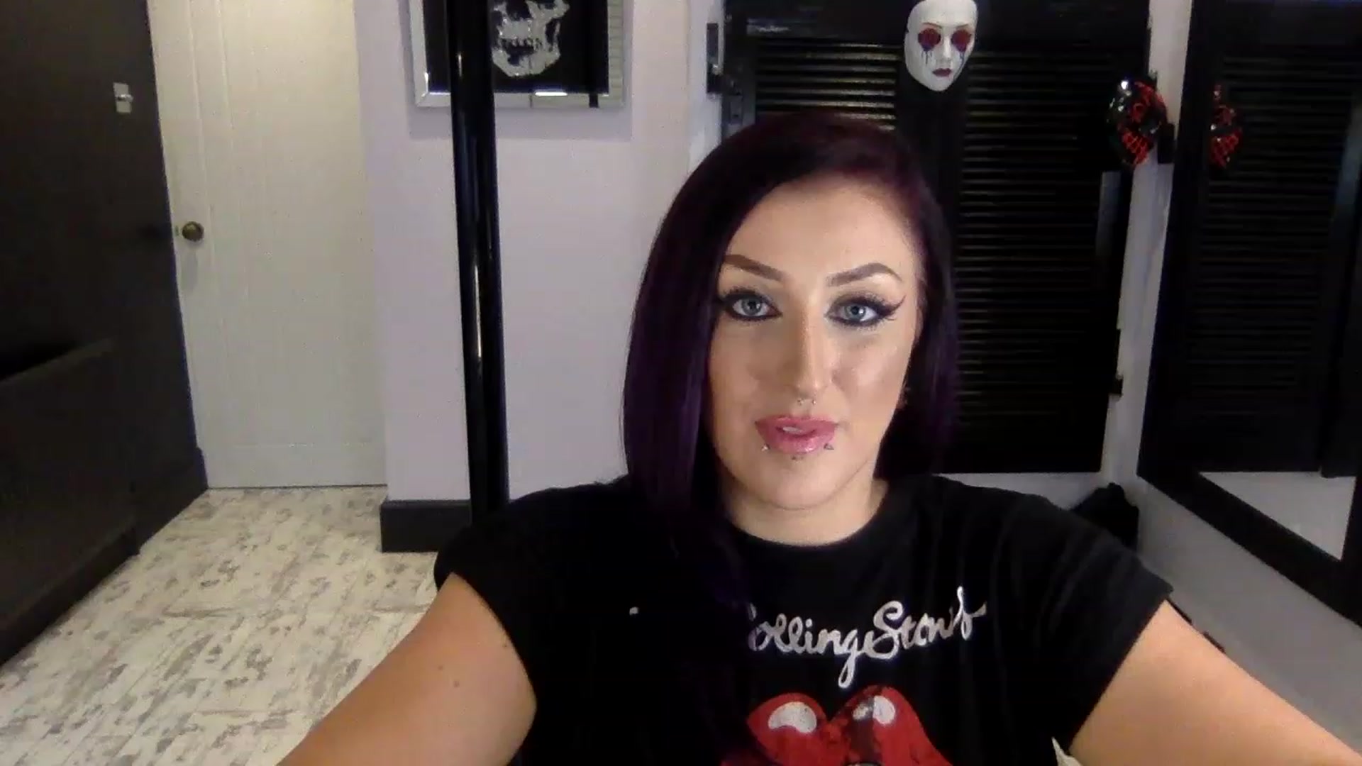 Gallery image thumbnail from Ophelia_jinx's myfreecams stream on, 11/18/2022, 19:49 image 14 of 20