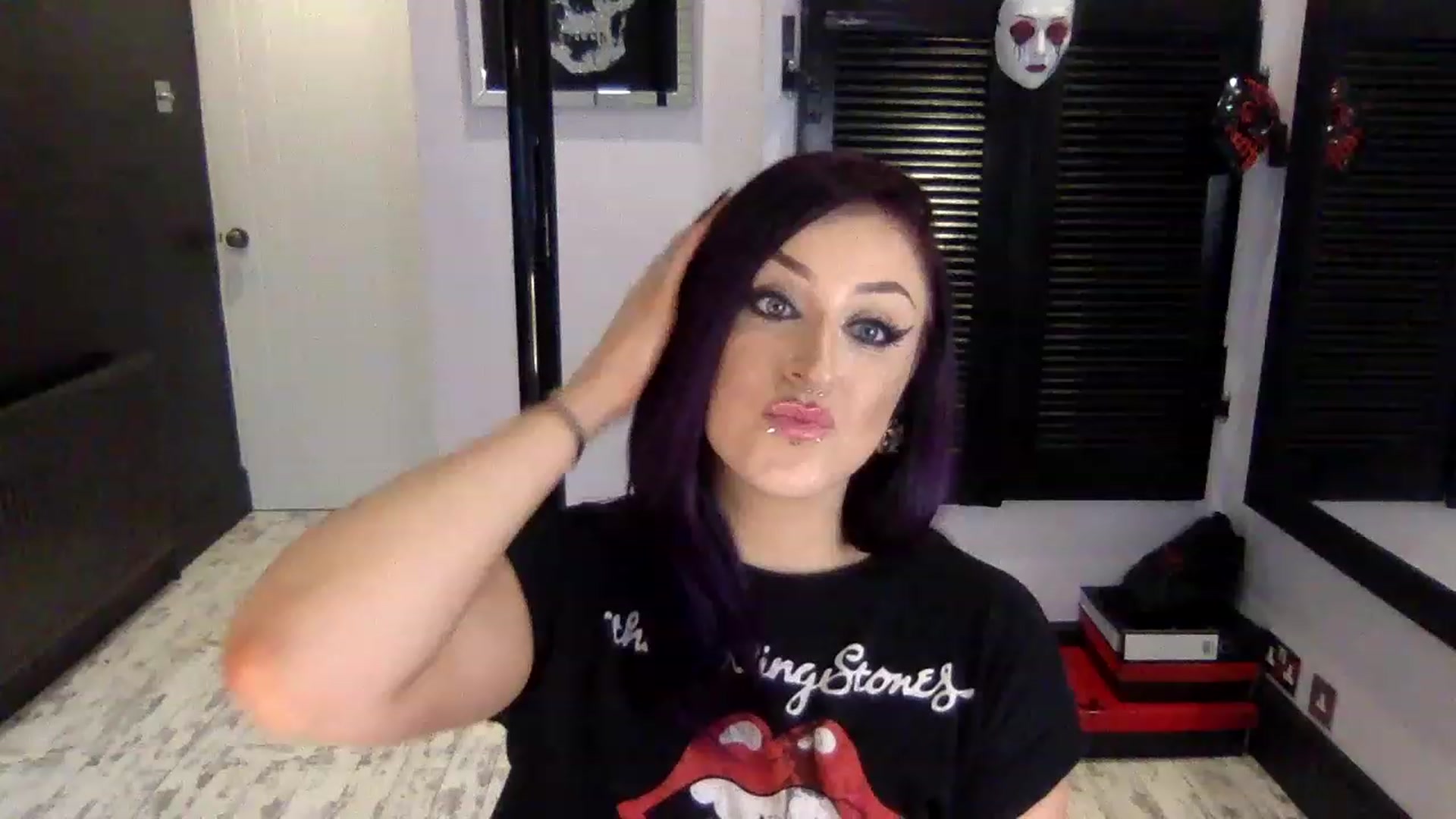 Gallery image thumbnail from Ophelia_jinx's myfreecams stream on, 11/18/2022, 19:49 image 18 of 20