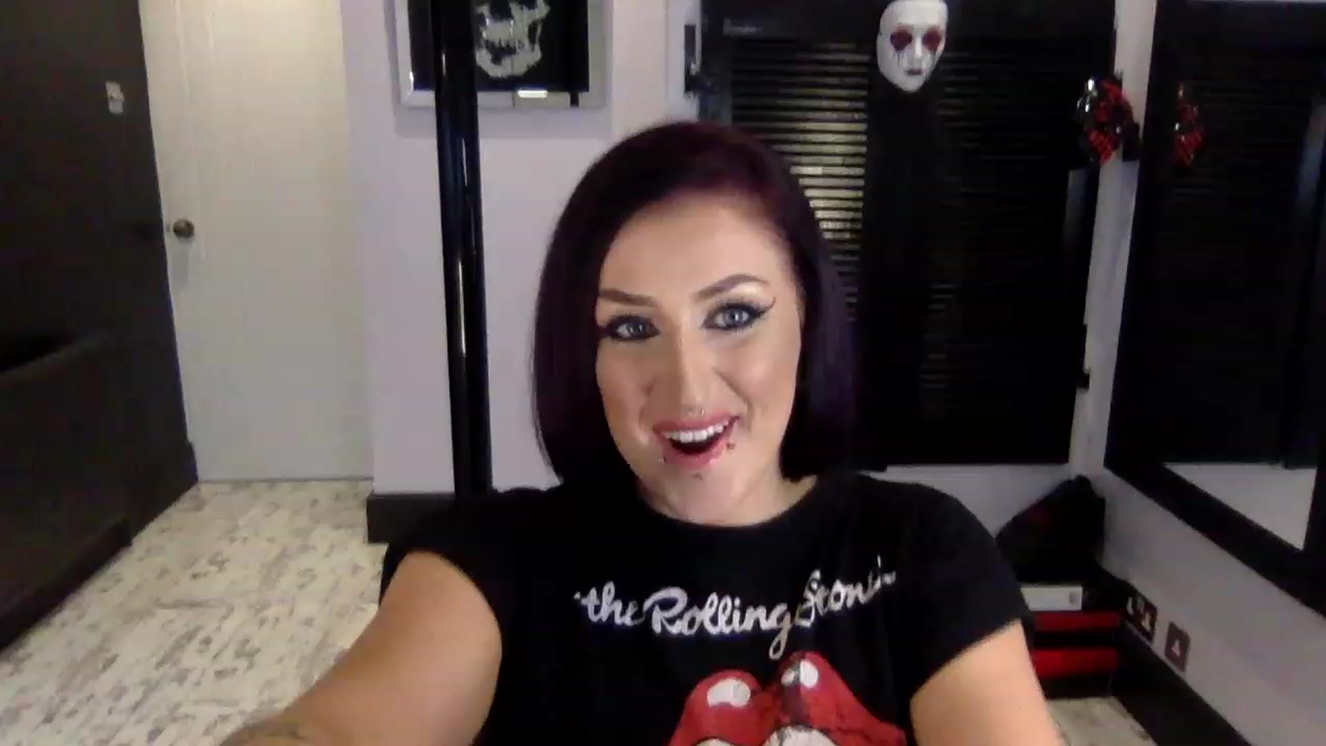 Gallery image thumbnail from Ophelia_jinx's myfreecams stream on, 11/18/2022, 19:49 image 13 of 20