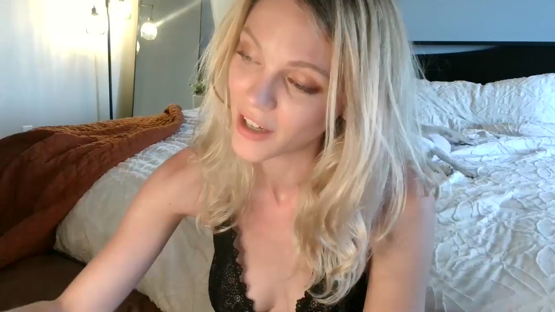 Gallery image thumbnail from OraYoung's myfreecams stream on, 06/19/2024, 24:30 image 4 of 20