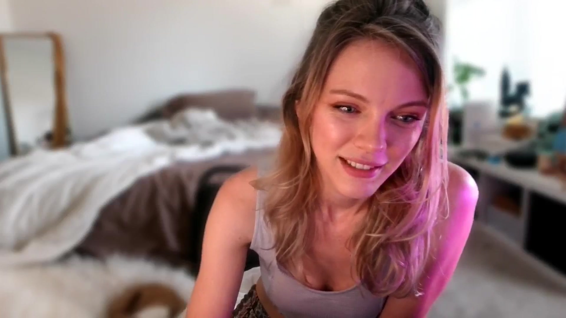 Gallery image thumbnail from OraYoung's myfreecams stream on, 09/15/2024, 20:02 image 13 of 20
