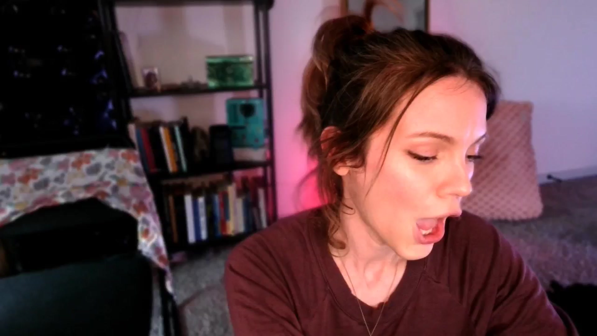 Gallery image thumbnail from OraYoung's myfreecams stream on, 01/05/2025, 24:38 image 9 of 20