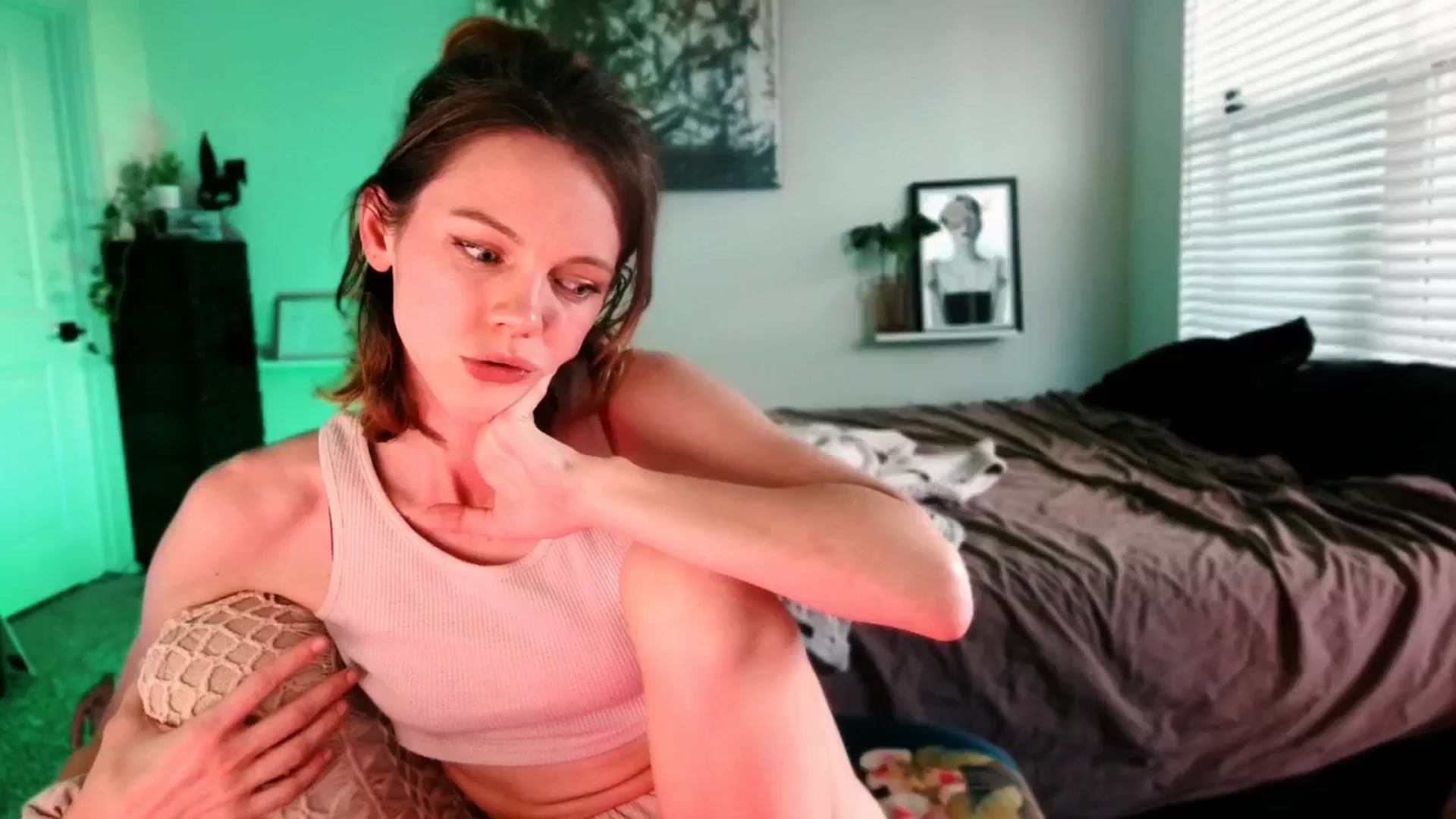 Gallery image thumbnail from OraYoung's myfreecams stream on, 02/13/2025, 24:46 image 7 of 20