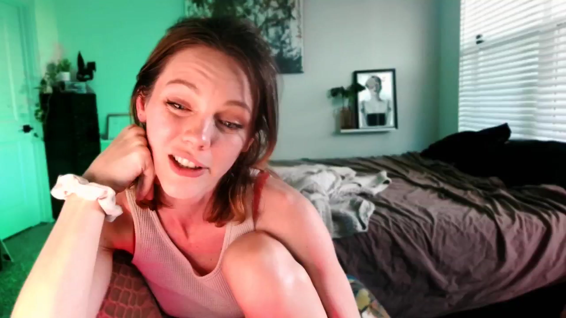 Gallery image thumbnail from OraYoung's myfreecams stream on, 02/13/2025, 24:46 image 10 of 20