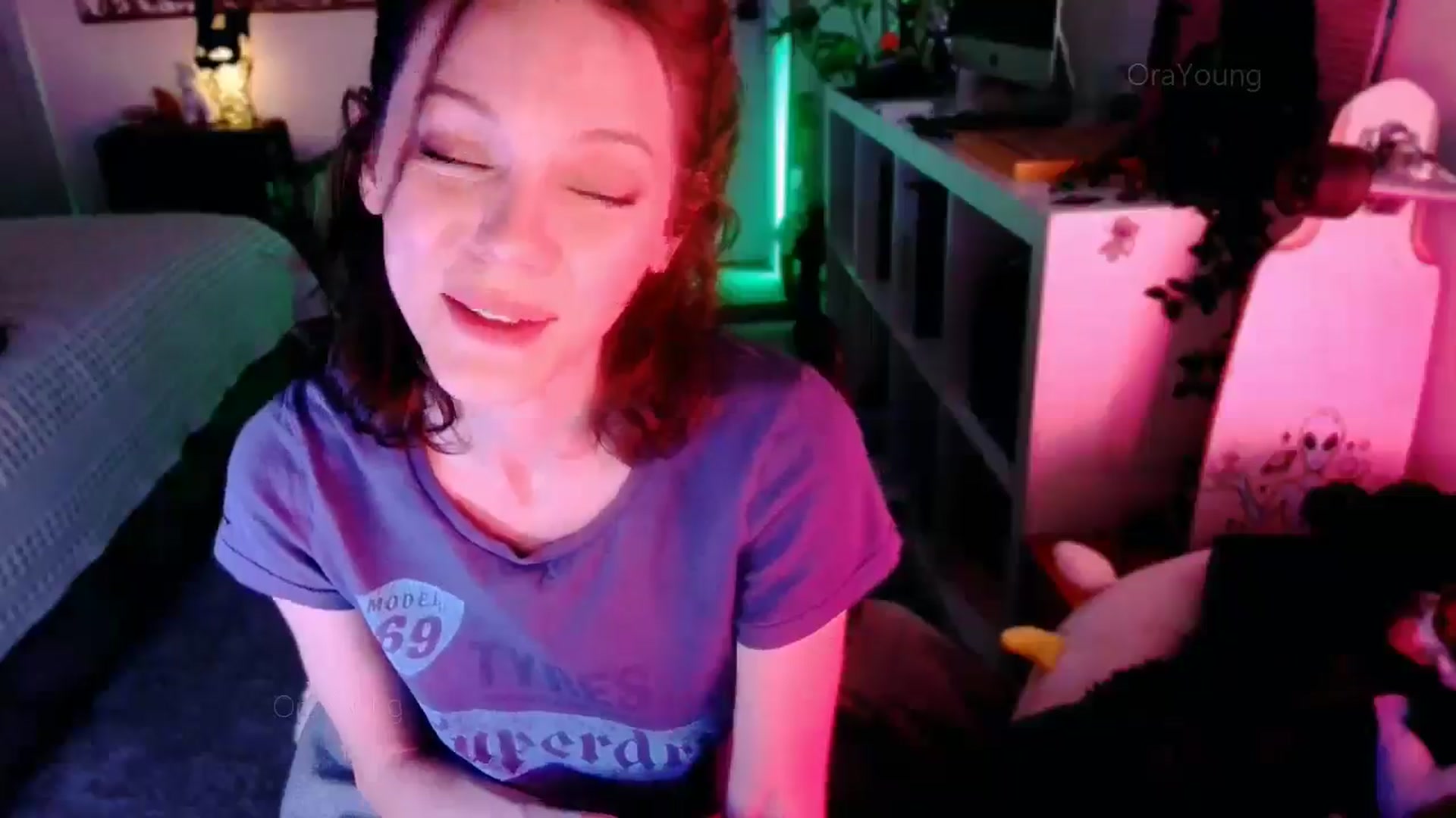 Gallery image thumbnail from OraYoung's myfreecams stream on, 03/13/2025, 04:40 image 16 of 20