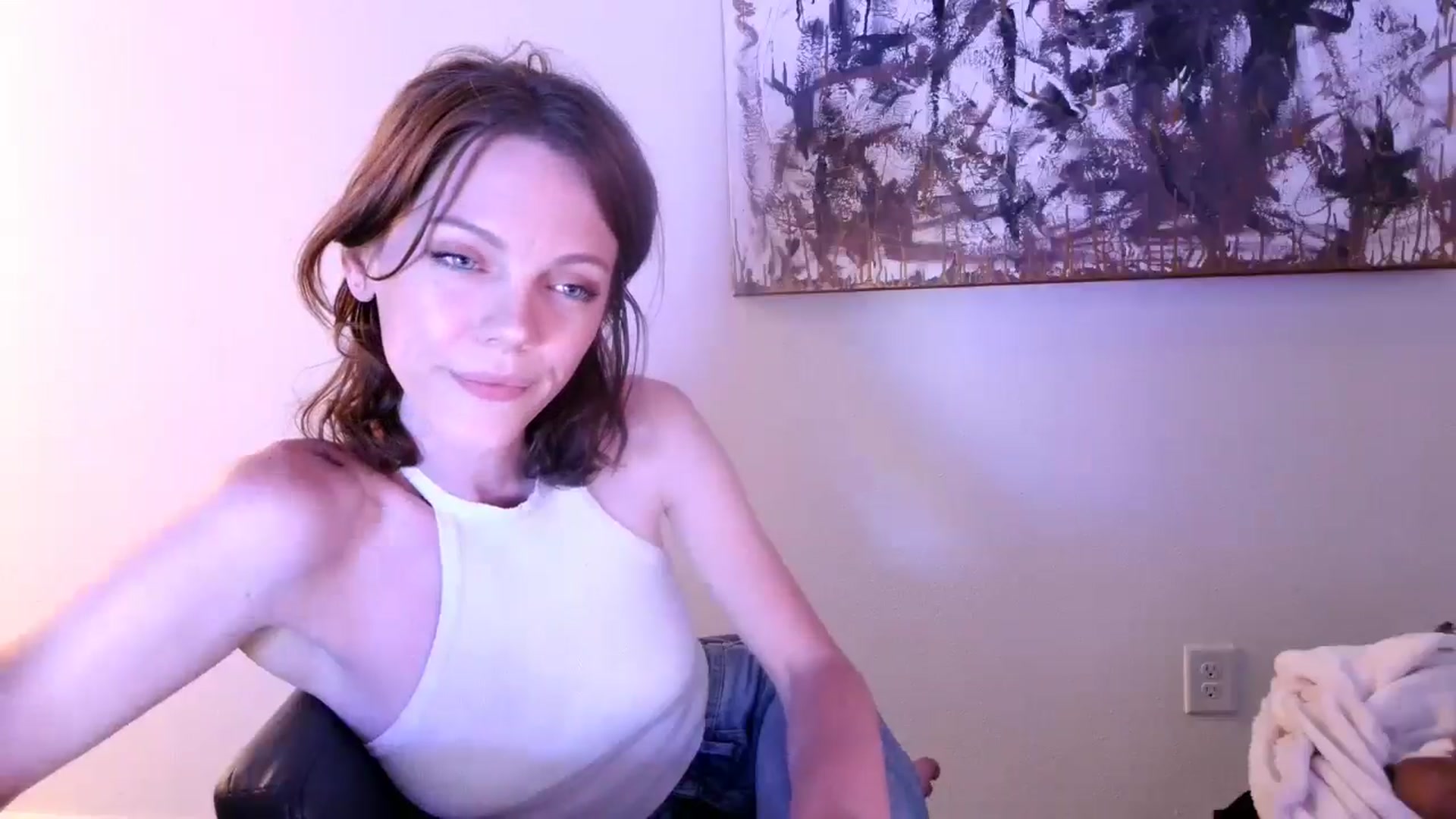 Gallery image thumbnail from OraYoung's myfreecams stream on, 07/04/2025, 24:01 image 10 of 20