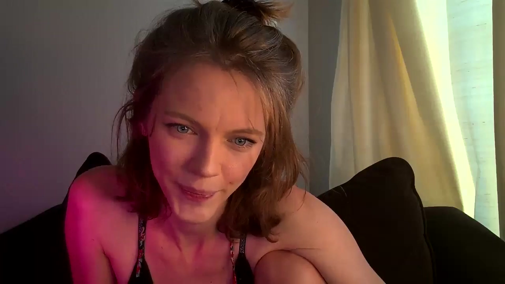 Gallery image thumbnail from OraYoung's myfreecams stream on, 10/03/2025, 17:01 image 5 of 20
