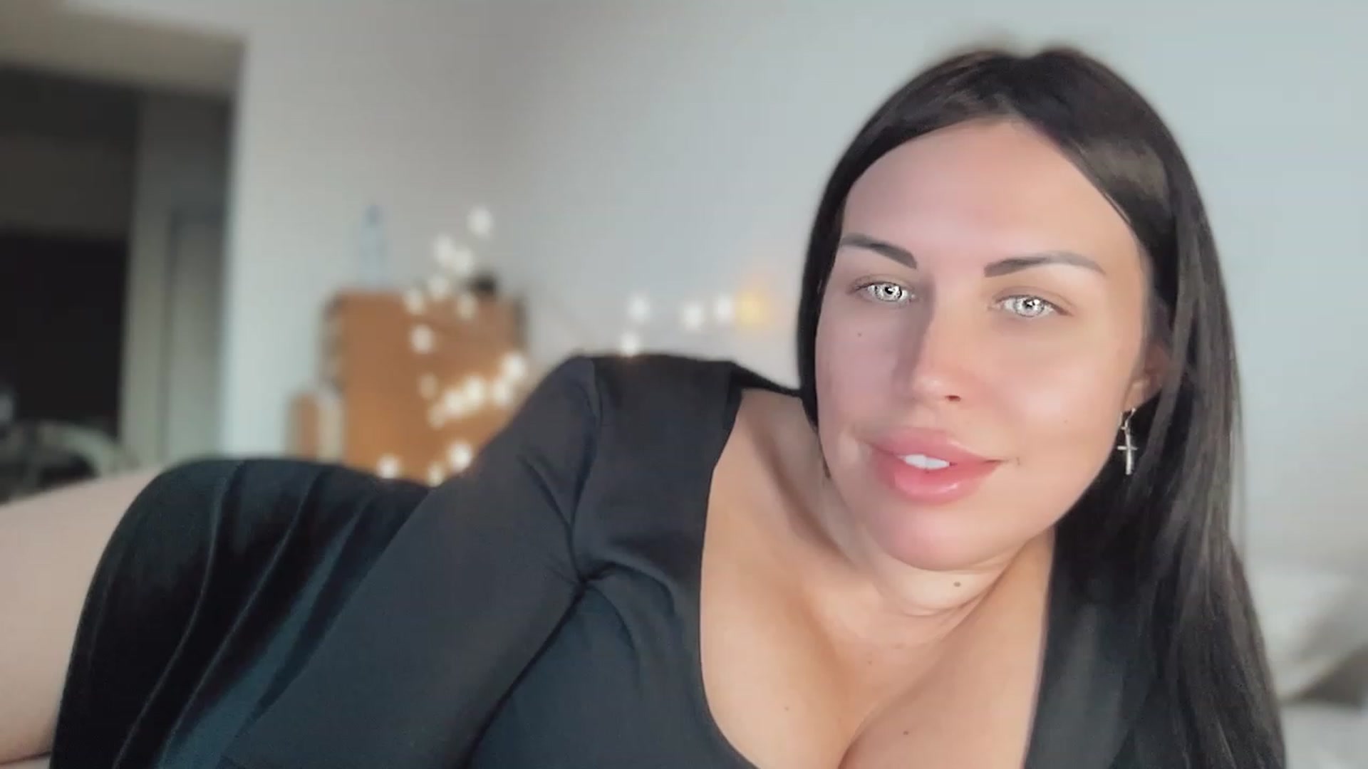 Gallery image thumbnail from OregonPrivate's myfreecams stream on, 03/16/2023, 12:24 image 8 of 20