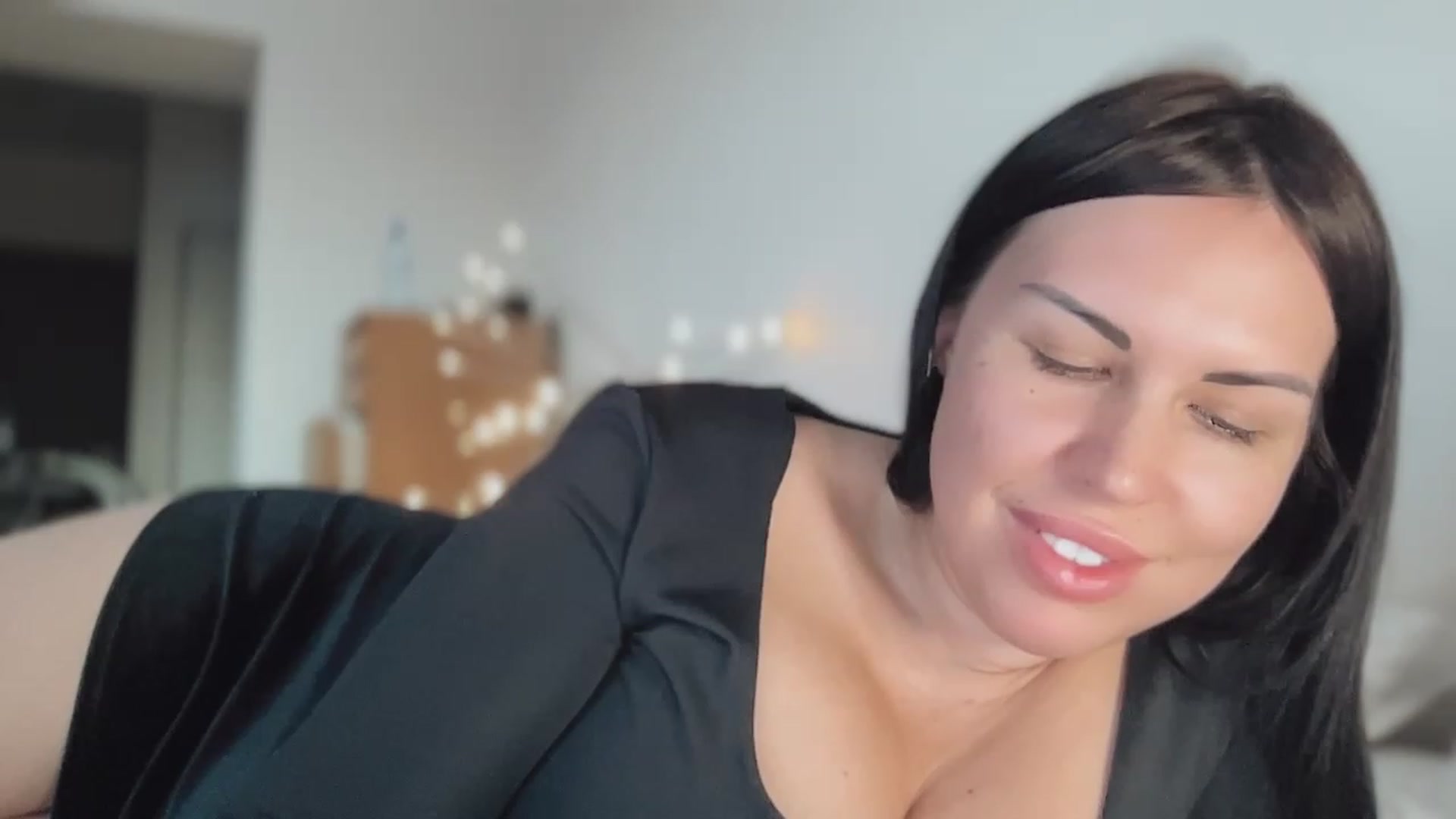 Gallery image thumbnail from OregonPrivate's myfreecams stream on, 03/16/2023, 12:24 image 9 of 20