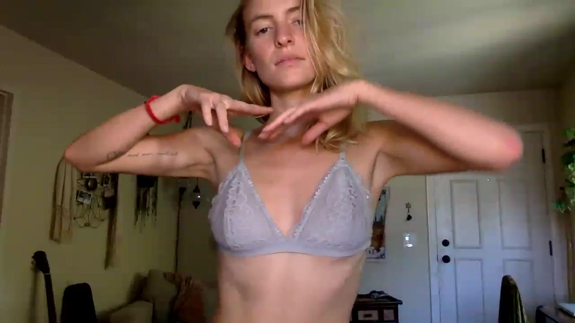 Gallery image thumbnail from OrgasmicWomen's myfreecams stream on, 02/06/2023, 20:12 image 18 of 20