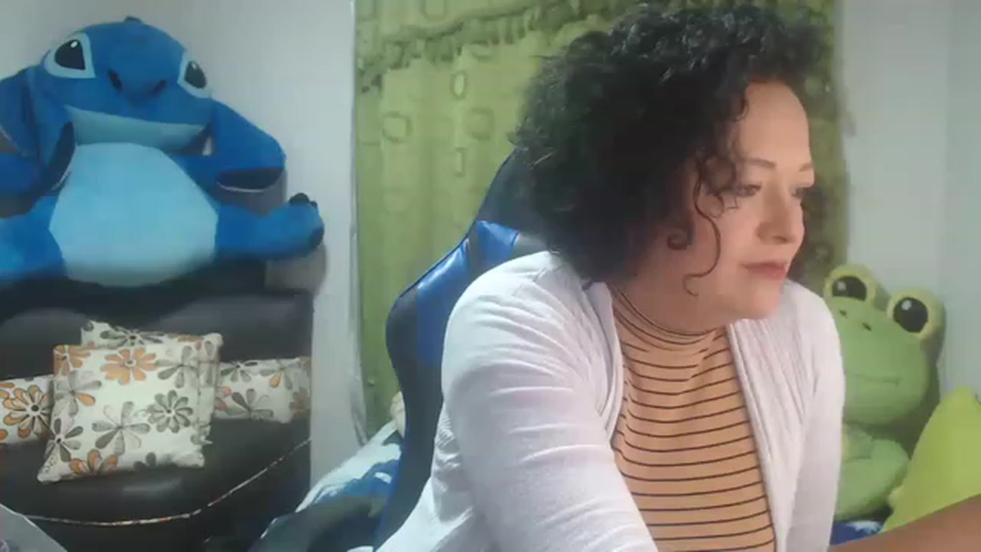 Gallery image thumbnail from Oriana_wet's myfreecams stream on, 06/27/2023, 13:01 image 7 of 20