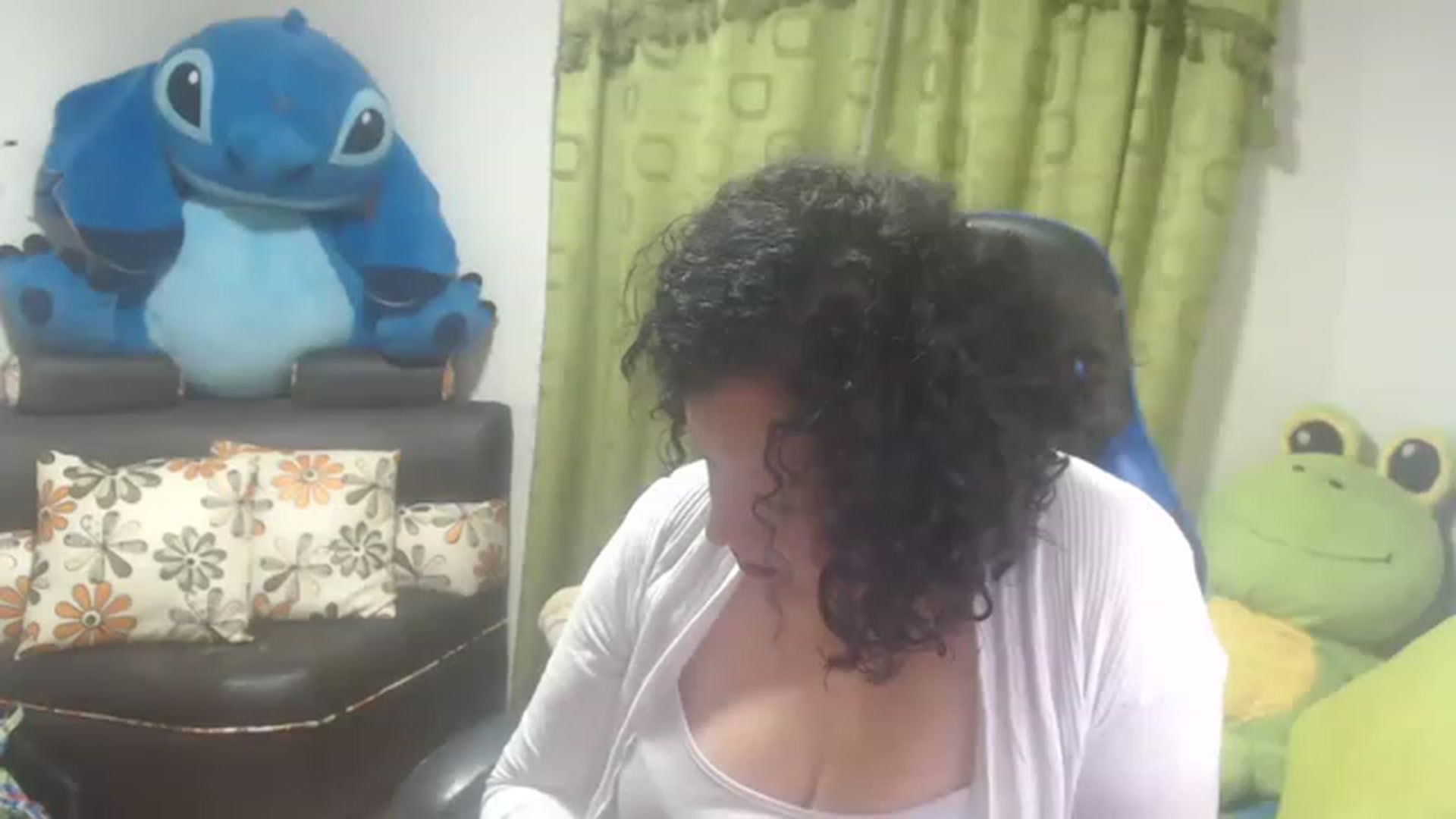 Gallery image thumbnail from Oriana_wet's myfreecams stream on, 07/07/2023, 10:46 image 17 of 20