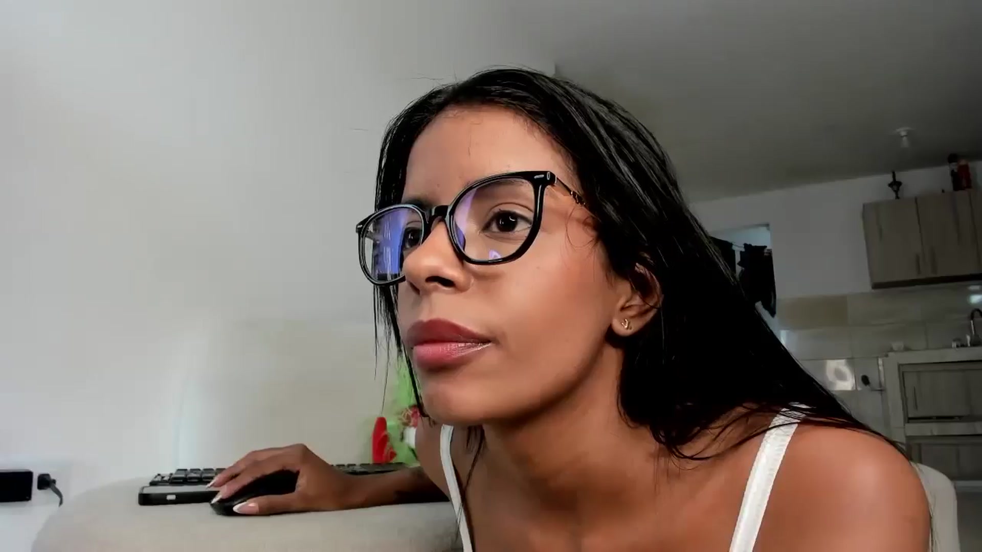 Gallery image thumbnail from Oshumm's myfreecams stream on, 12/23/2025, 17:26 image 10 of 20