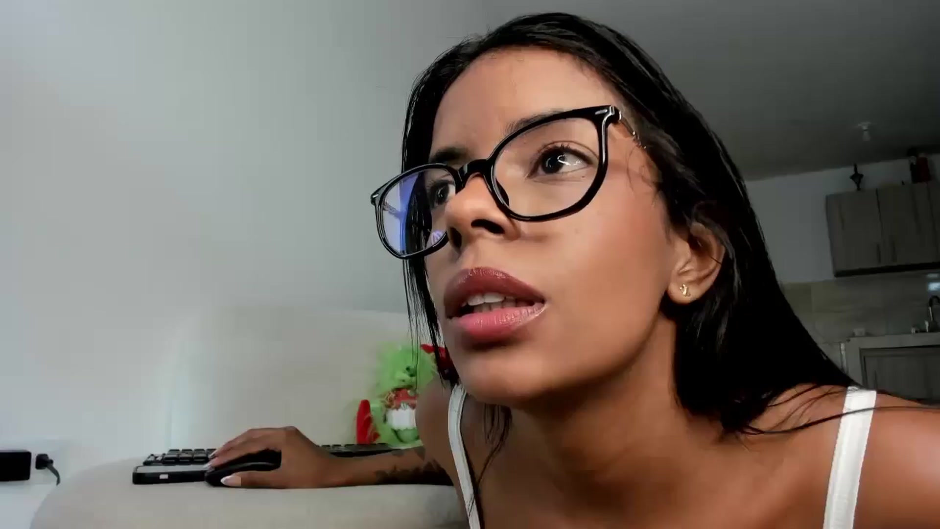 Gallery image thumbnail from Oshumm's myfreecams stream on, 12/23/2025, 17:26 image 8 of 20