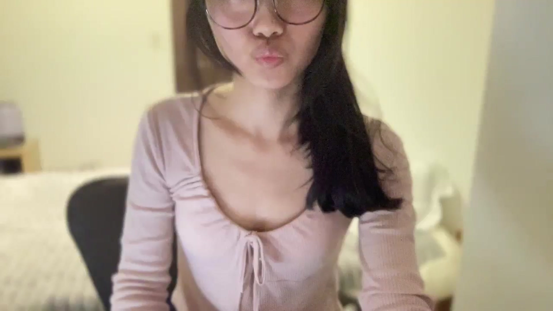 Gallery image thumbnail from Otochan's myfreecams stream on, 04/18/2025, 14:00 image 4 of 20
