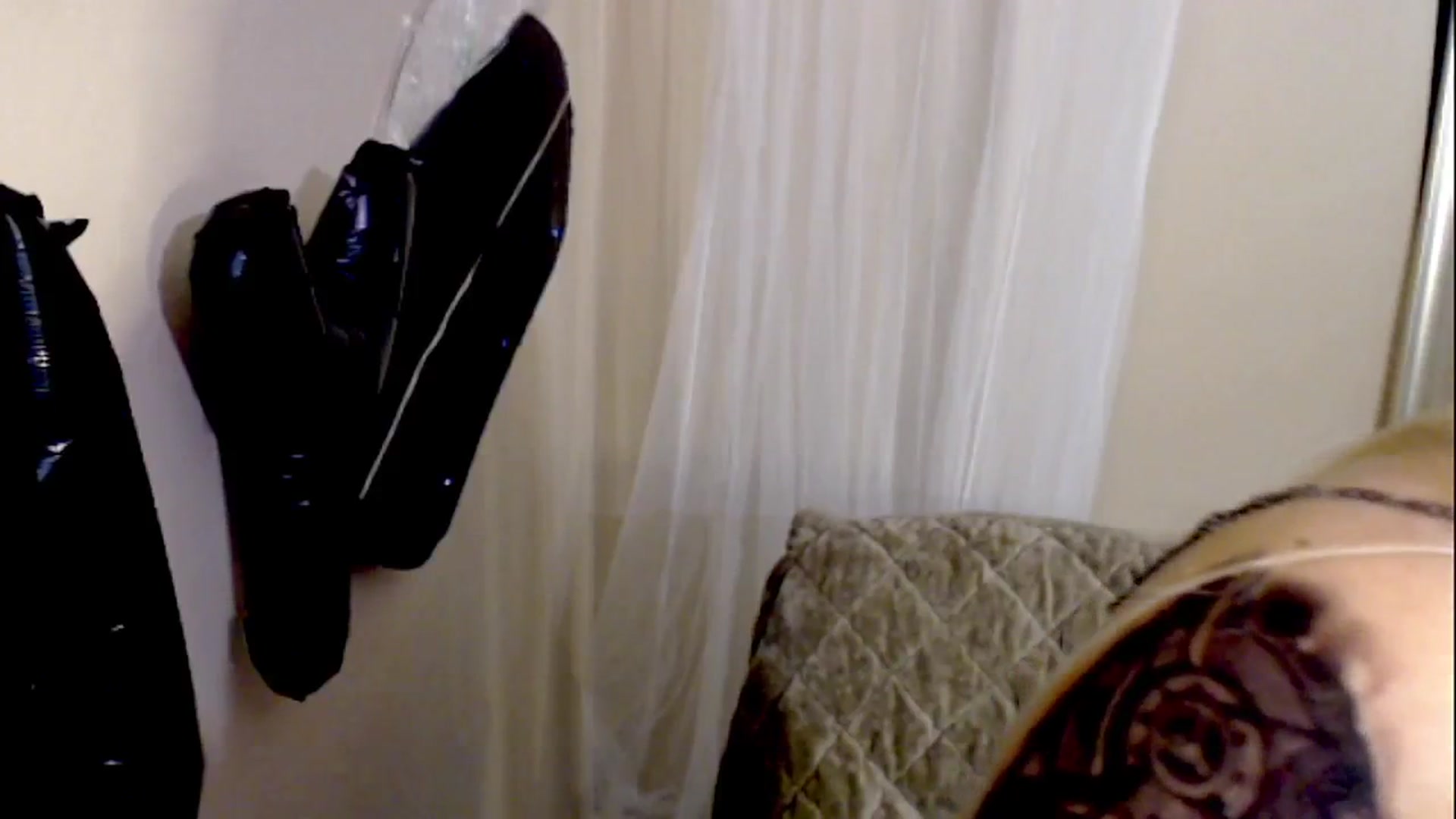 Gallery image thumbnail from OutOfThisWrld's myfreecams stream on, 02/02/2025, 08:42 image 17 of 20