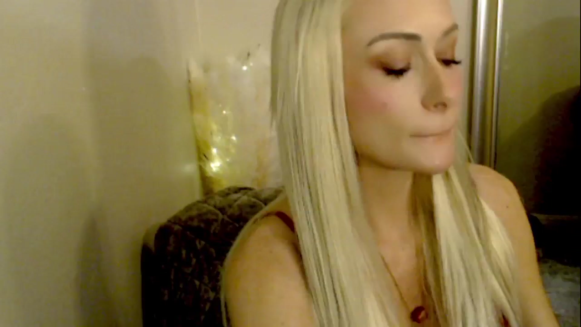 Gallery image thumbnail from OutOfThisWrld's myfreecams stream on, 02/04/2025, 10:41 image 3 of 20
