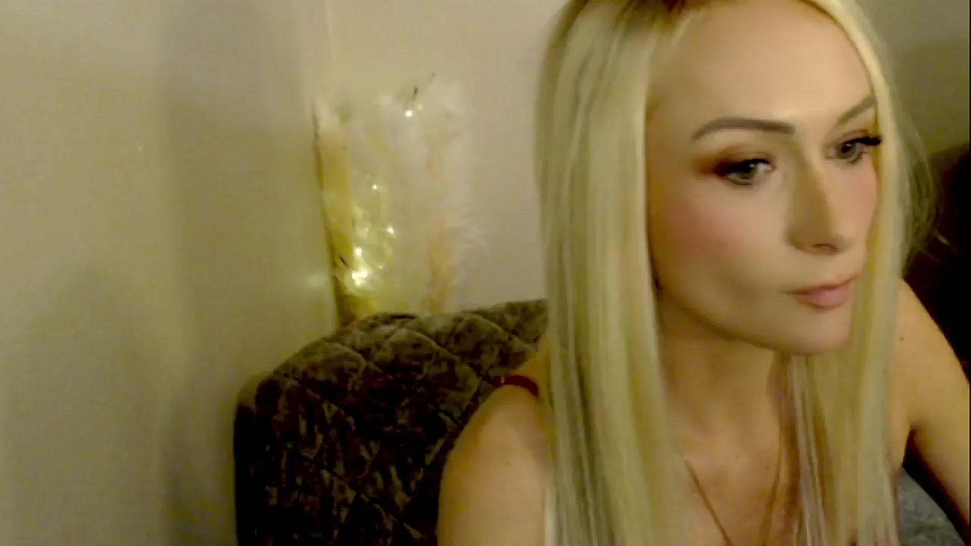 Gallery image thumbnail from OutOfThisWrld's myfreecams stream on, 02/04/2025, 10:41 image 11 of 20