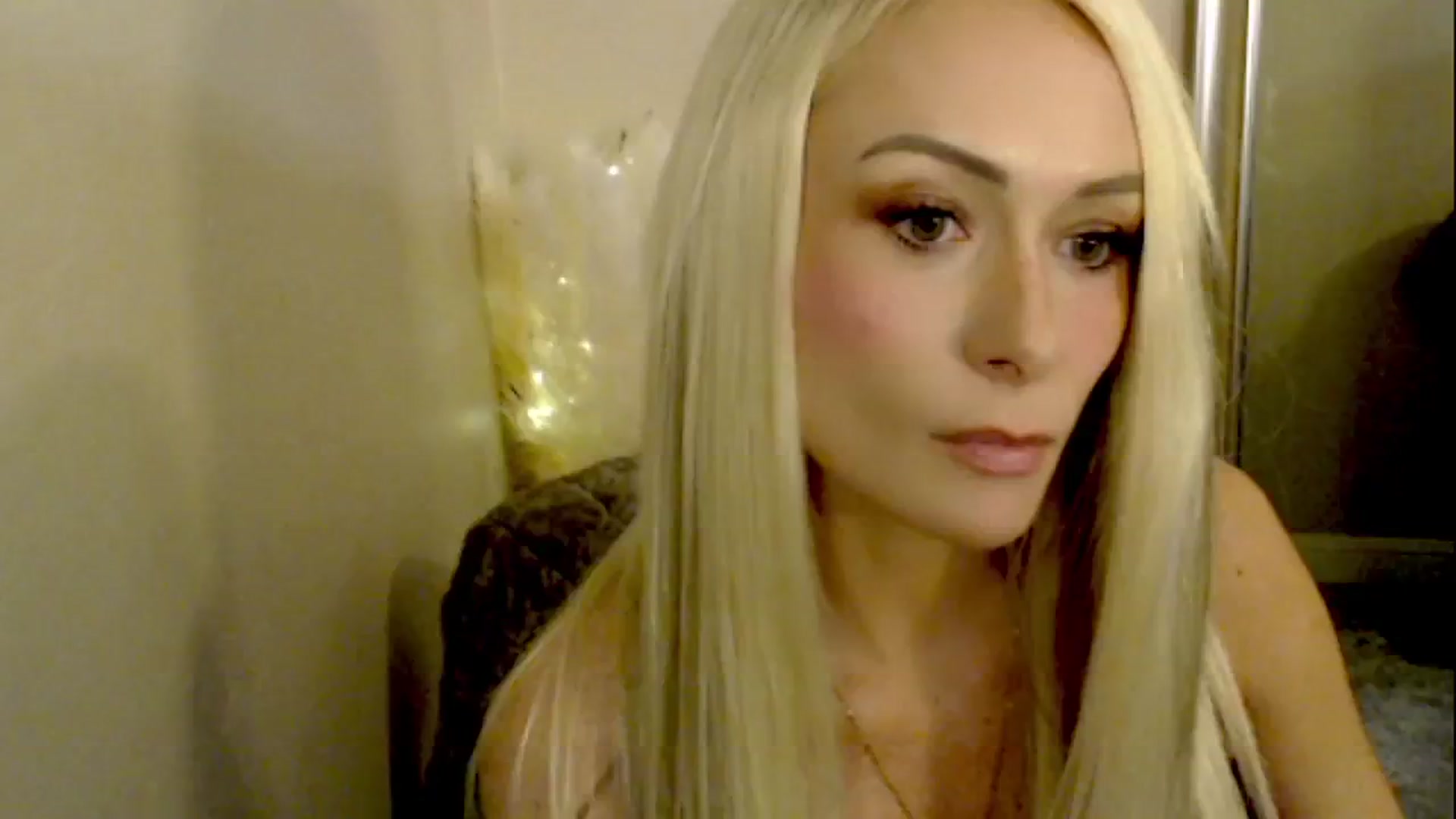 Gallery image thumbnail from OutOfThisWrld's myfreecams stream on, 02/04/2025, 11:28 image 1 of 20