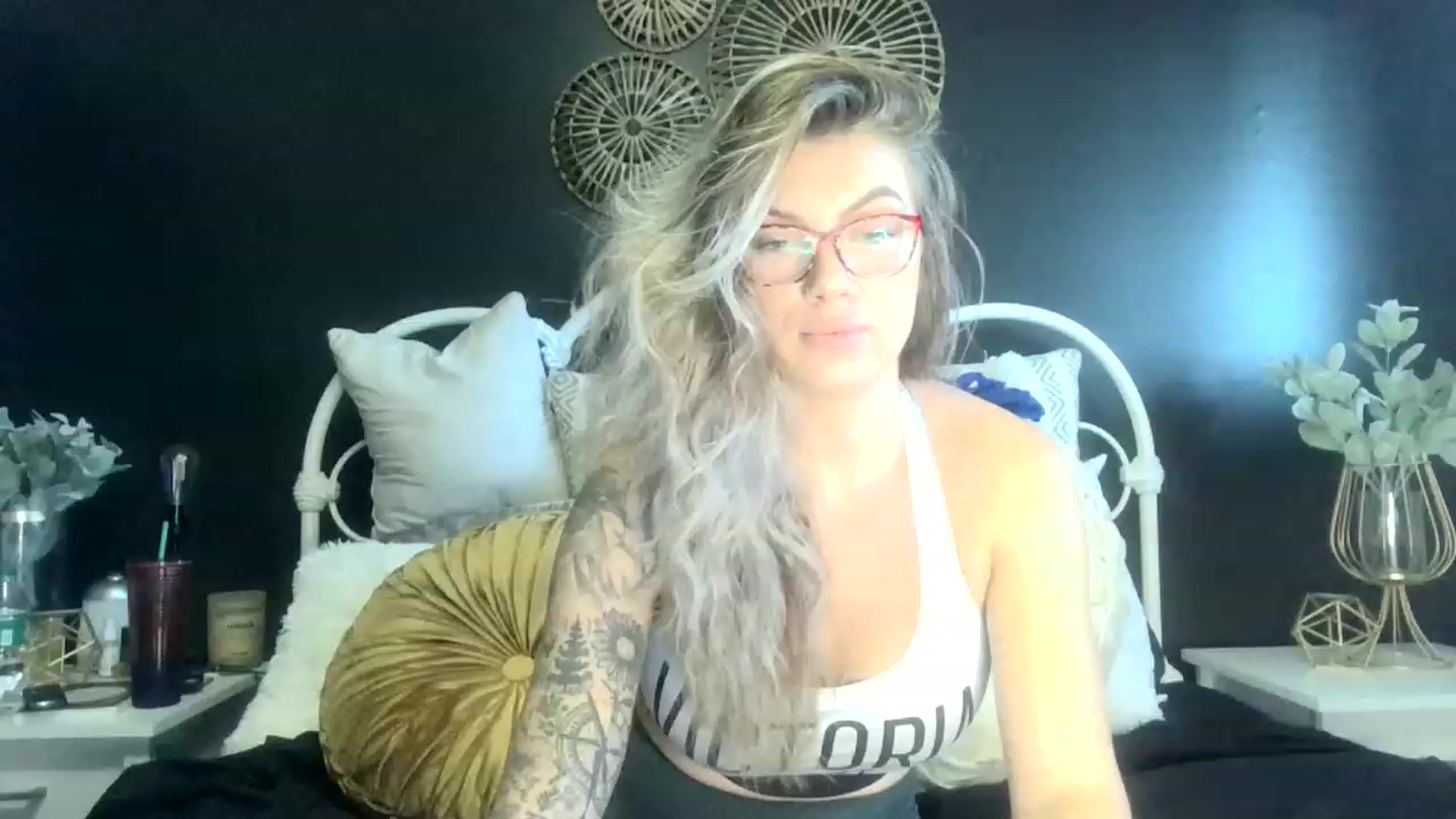 Gallery image thumbnail from Outlawsue_528's myfreecams stream on, 12/01/2022, 19:39 image 5 of 20