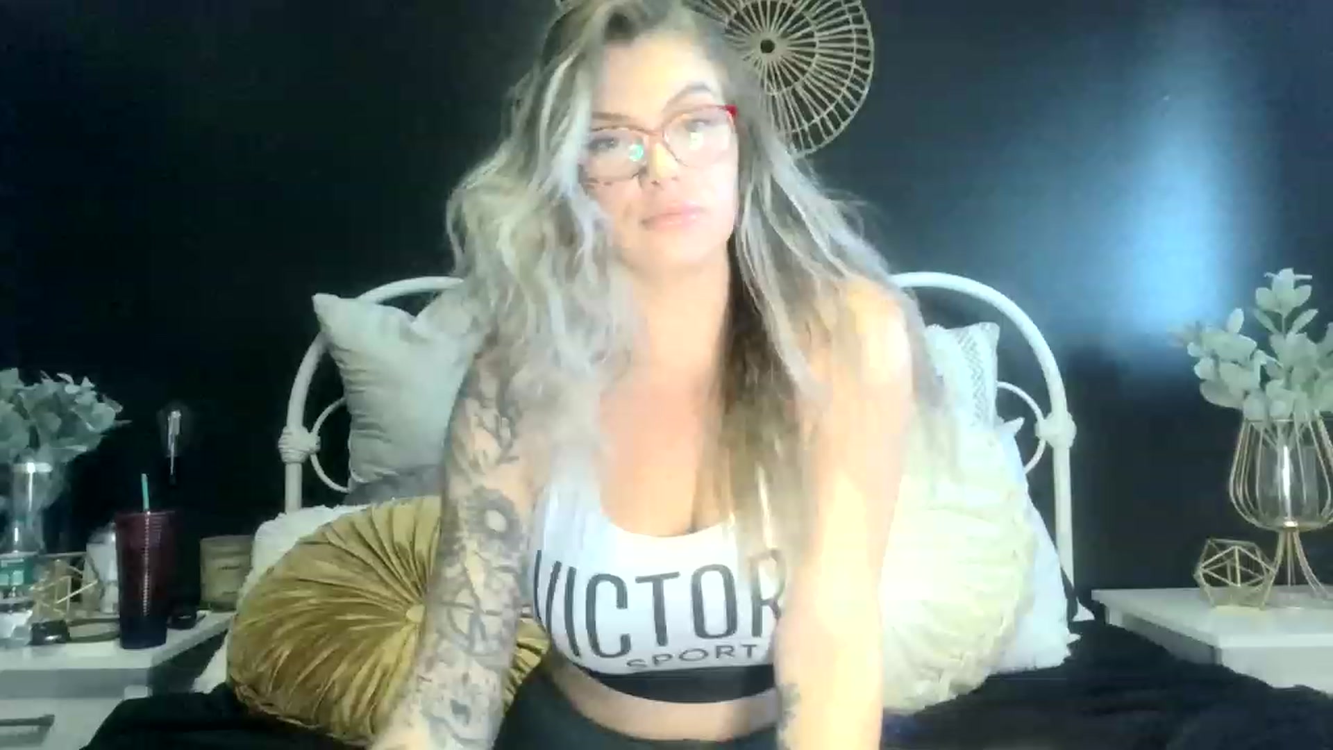 Gallery image thumbnail from Outlawsue_528's myfreecams stream on, 12/01/2022, 19:39 image 19 of 20