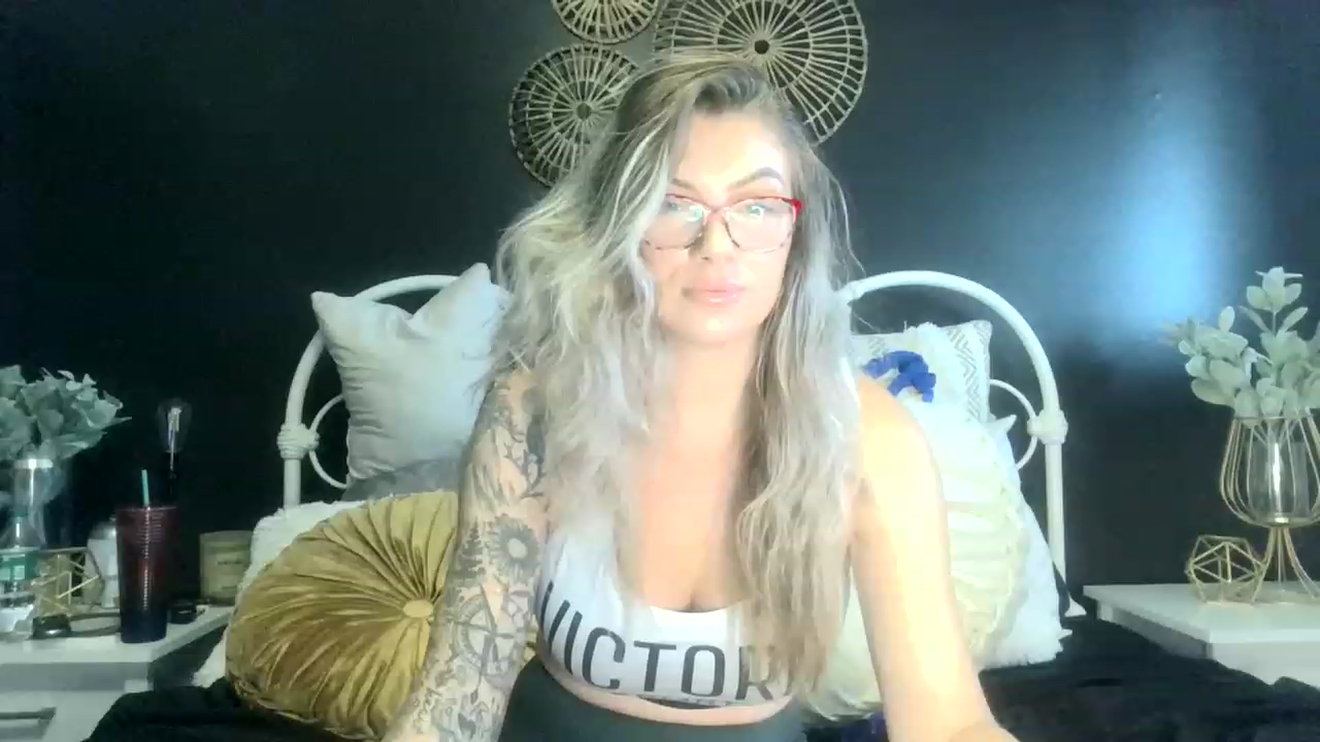 Gallery image thumbnail from Outlawsue_528's myfreecams stream on, 12/01/2022, 19:39 image 20 of 20