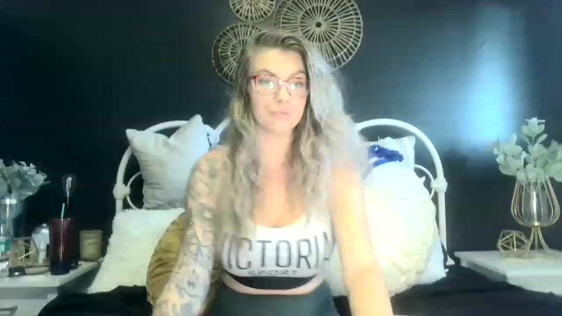 Gallery image thumbnail from Outlawsue_528's myfreecams stream on, 12/01/2022, 19:39 image 1 of 20