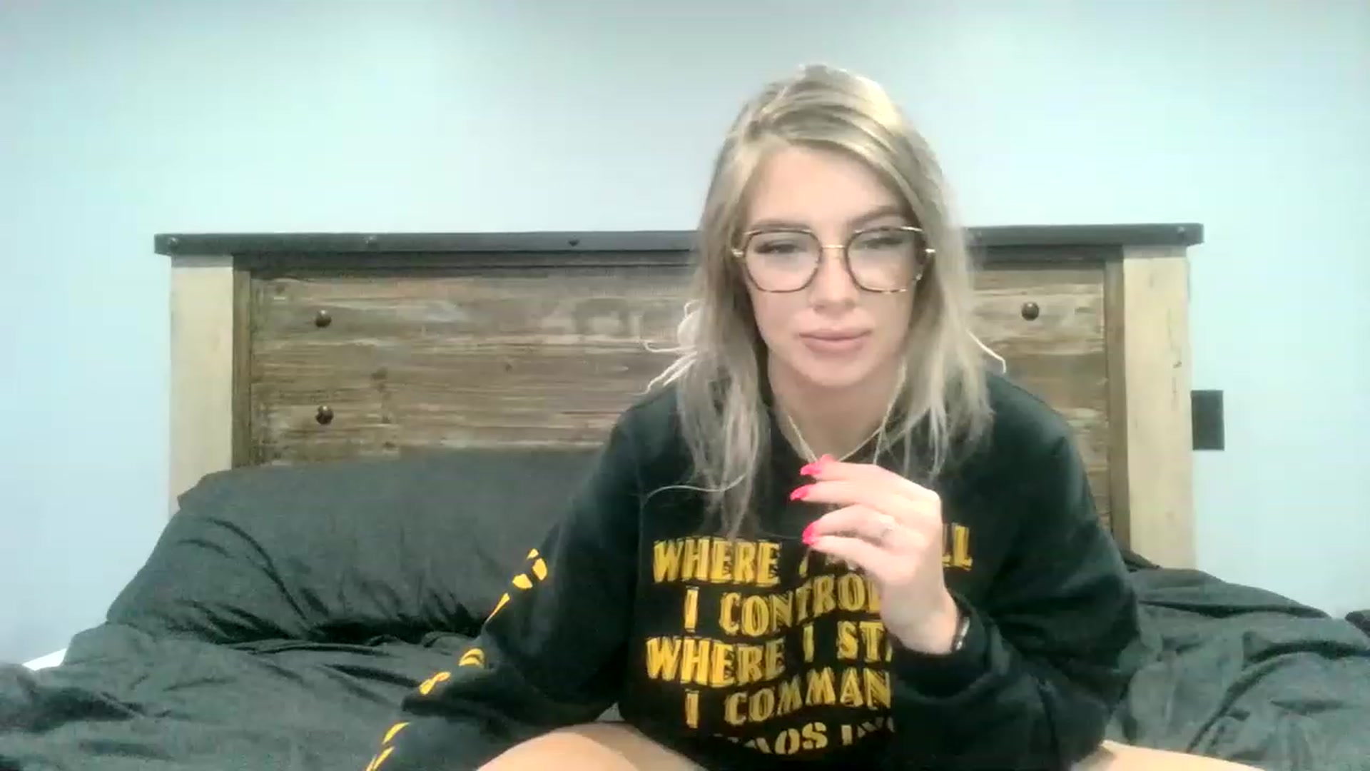 Gallery image thumbnail from Outlawsue_528's myfreecams stream on, 02/05/2023, 21:24 image 10 of 20