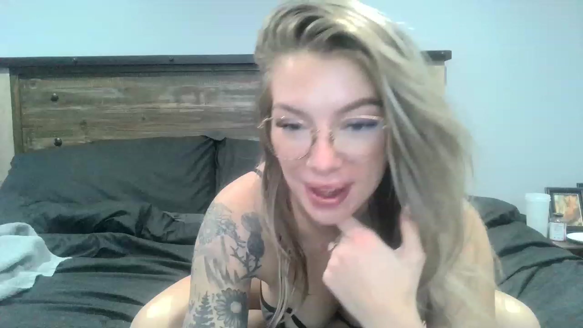 Gallery image thumbnail from Outlawsue_528's myfreecams stream on, 02/24/2023, 19:37 image 5 of 20