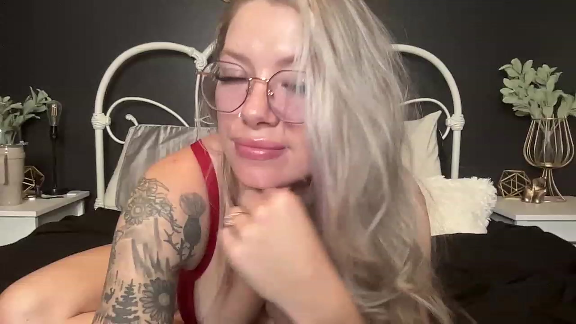 Gallery image thumbnail from Outlawsue_528's myfreecams stream on, 05/09/2023, 20:07 image 10 of 20