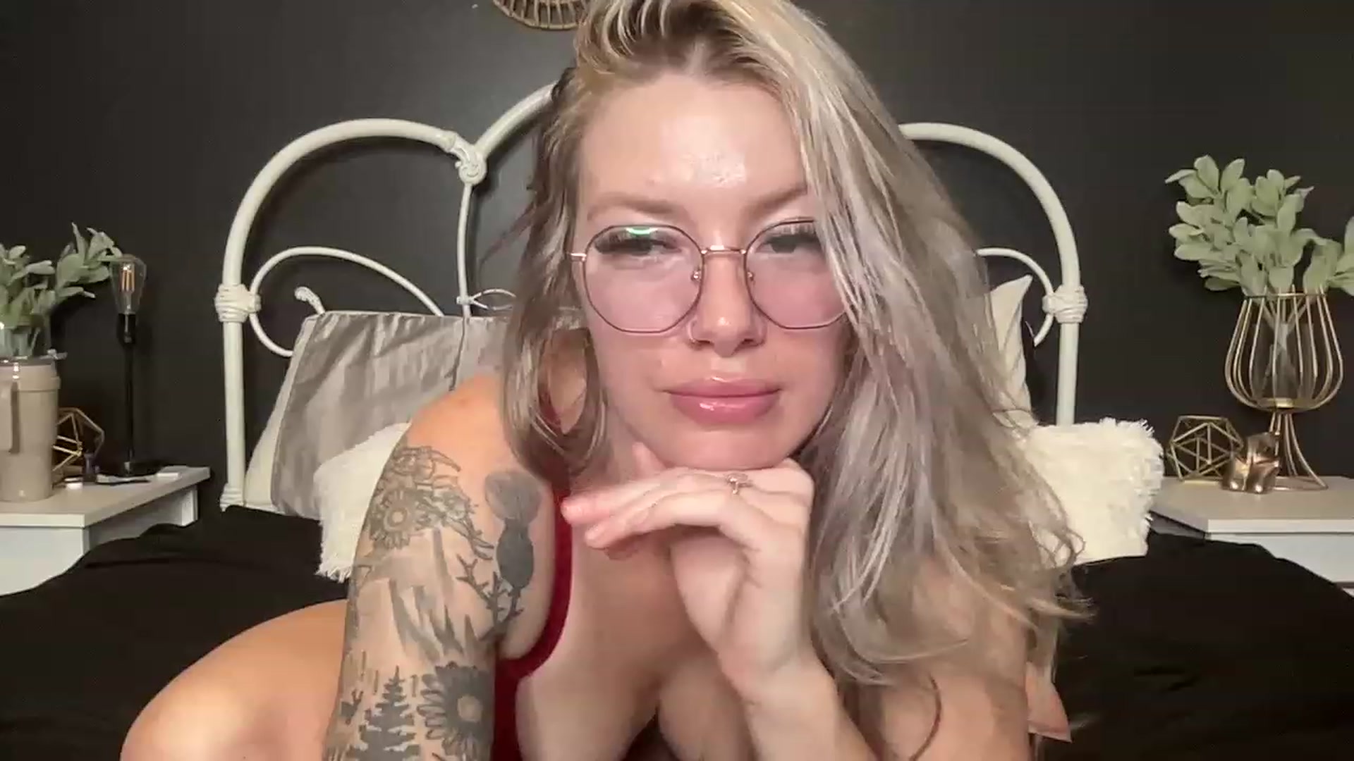 Gallery image thumbnail from Outlawsue_528's myfreecams stream on, 05/09/2023, 20:07 image 12 of 20