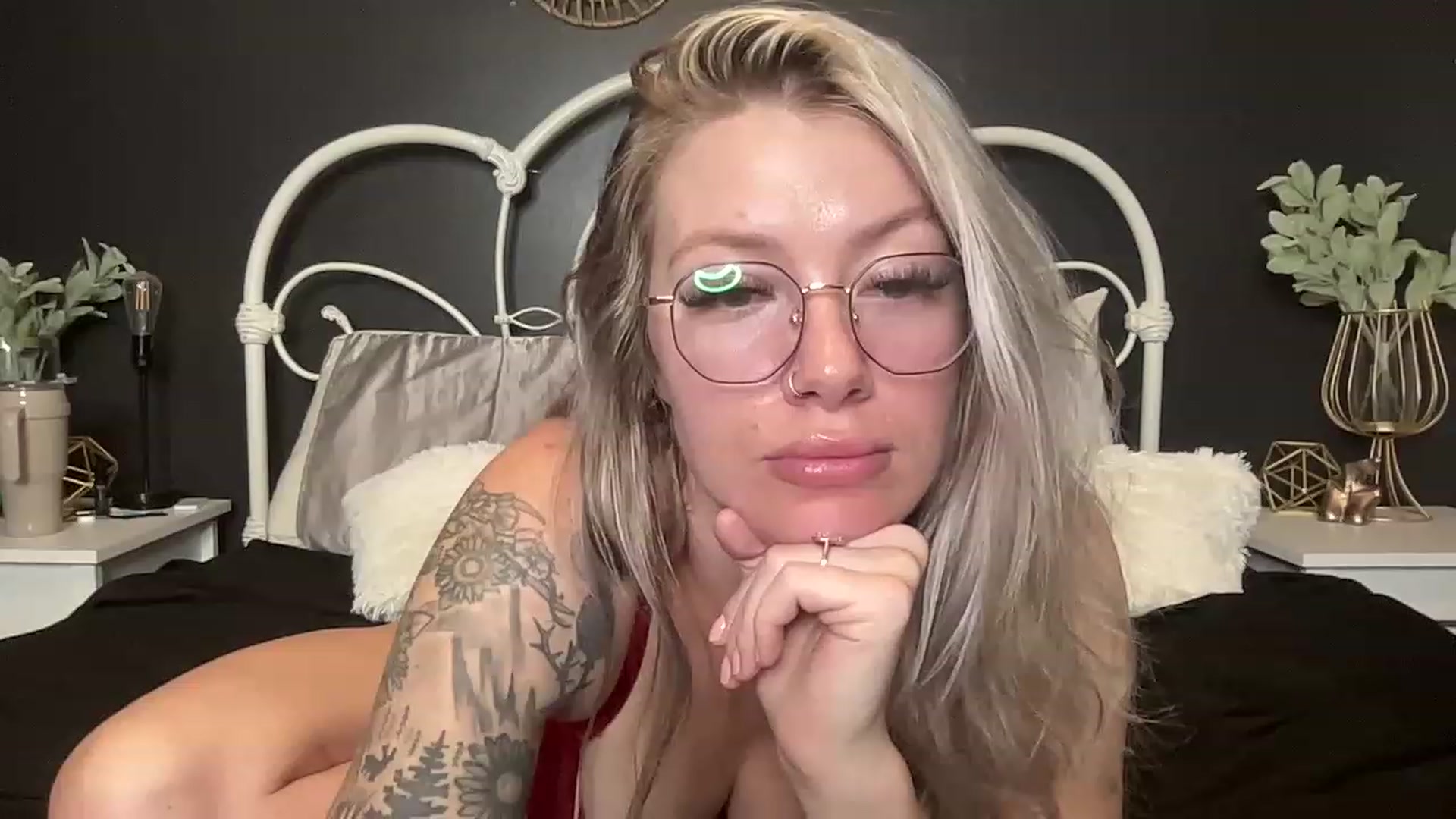 Gallery image thumbnail from Outlawsue_528's myfreecams stream on, 05/09/2023, 20:07 image 14 of 20