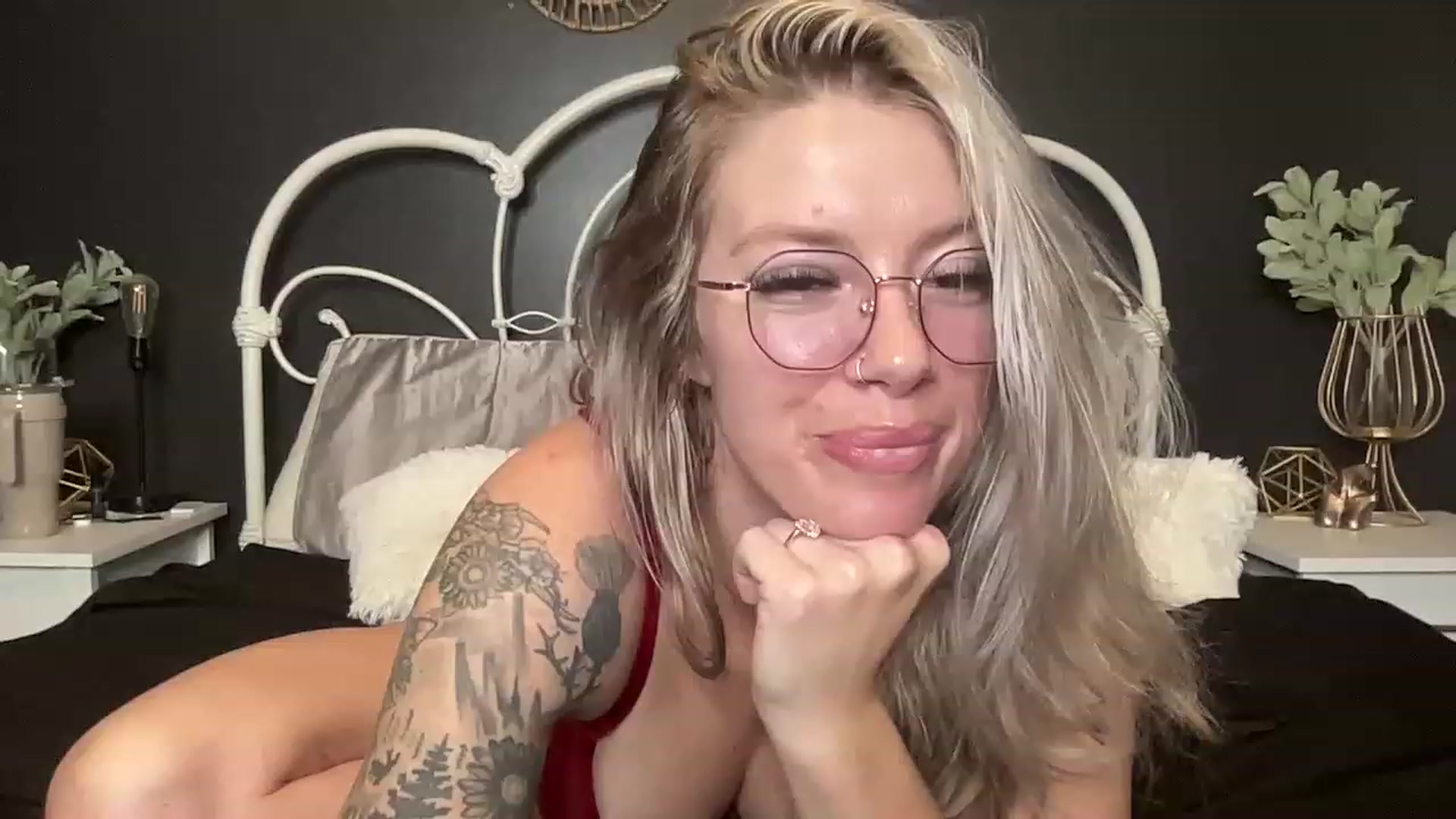 Gallery image thumbnail from Outlawsue_528's myfreecams stream on, 05/09/2023, 20:07 image 13 of 20