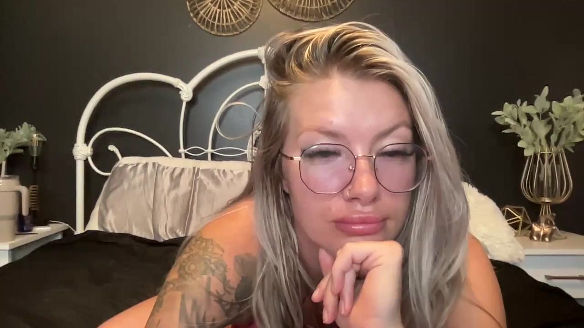 Gallery image thumbnail from Outlawsue_528's myfreecams stream on, 06/15/2023, 06:45 image 20 of 20