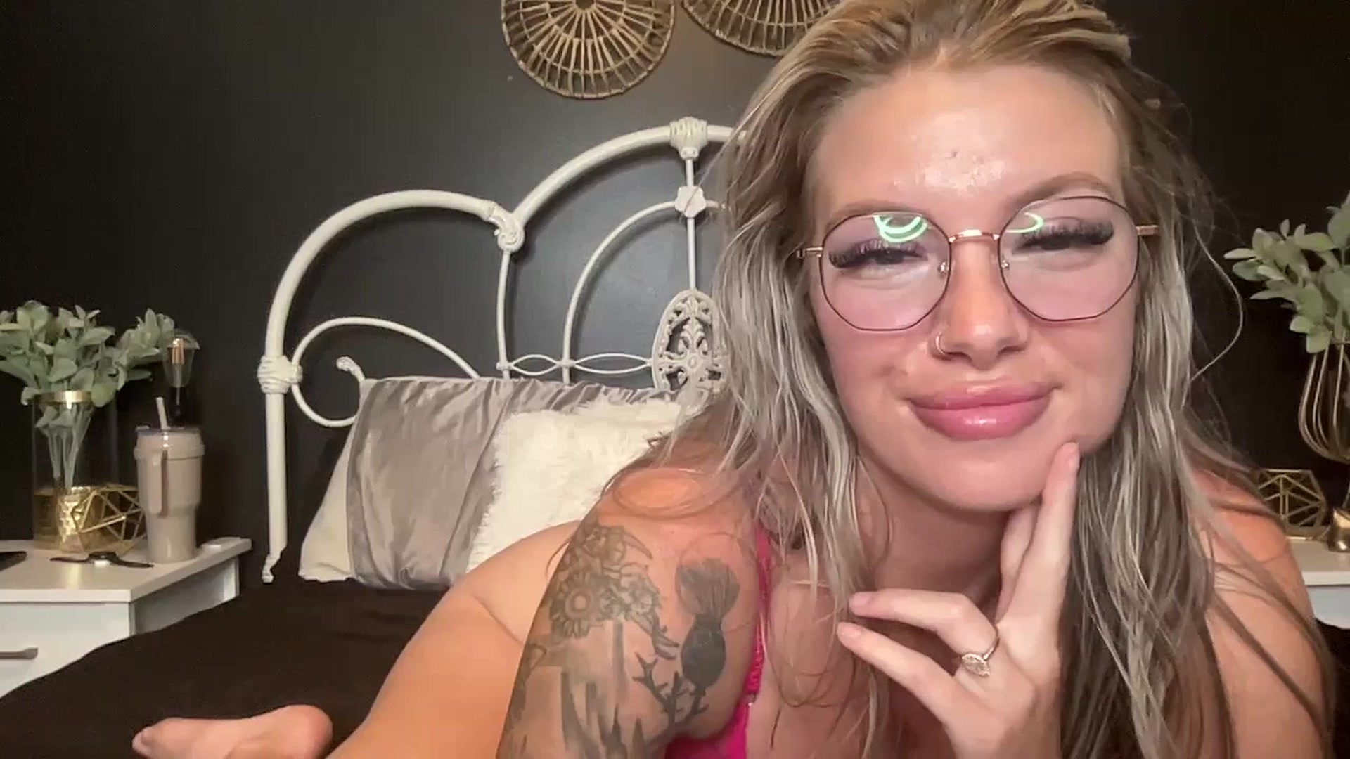 Gallery image thumbnail from Outlawsue_528's myfreecams stream on, 06/22/2023, 22:21 image 8 of 20
