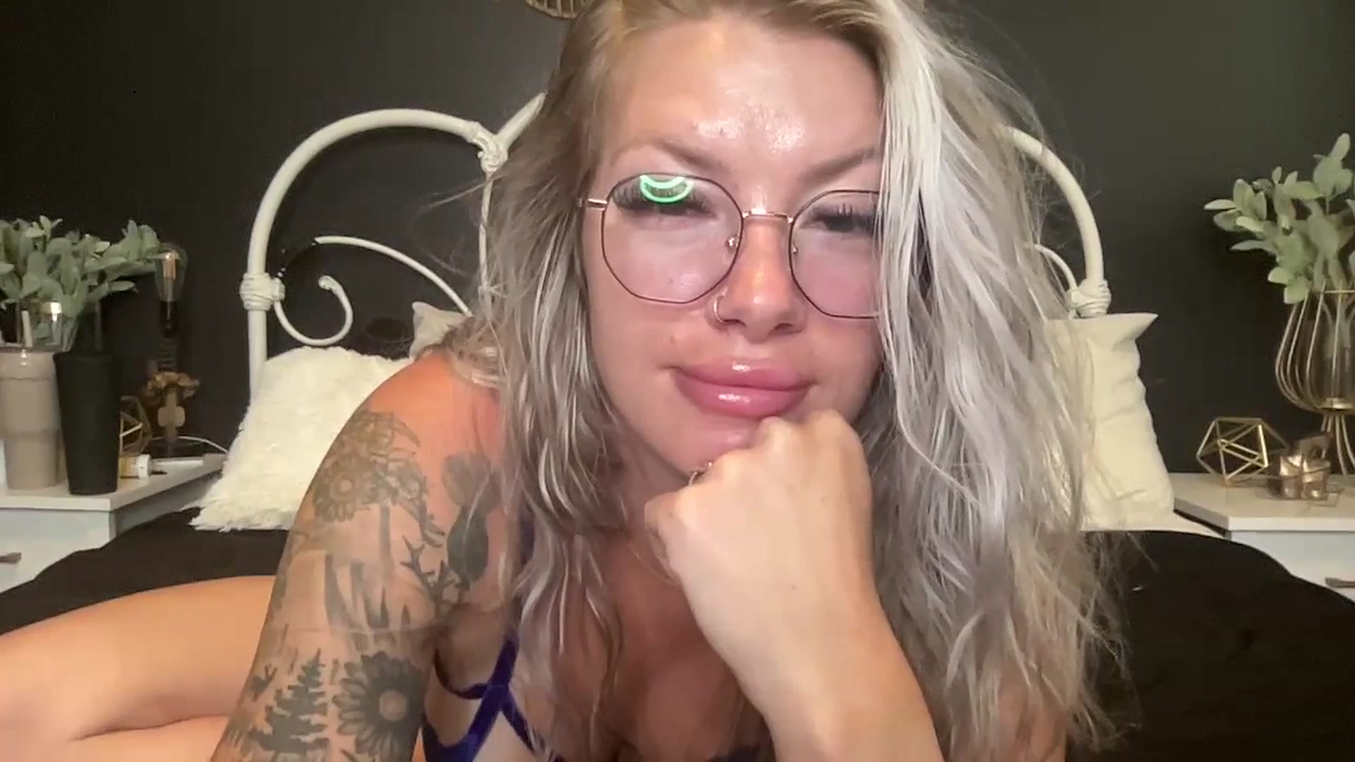 Gallery image thumbnail from Outlawsue_528's myfreecams stream on, 06/30/2023, 17:46 image 13 of 20