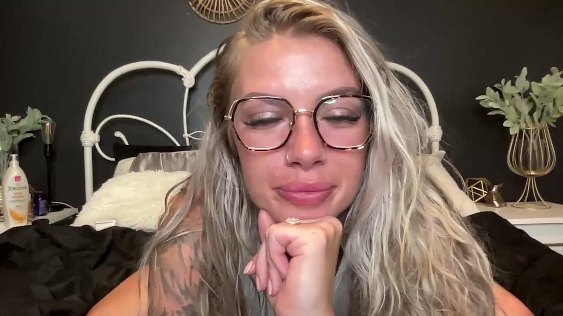 Gallery image thumbnail from Outlawsue_528's myfreecams stream on, 07/11/2023, 05:54 image 18 of 20