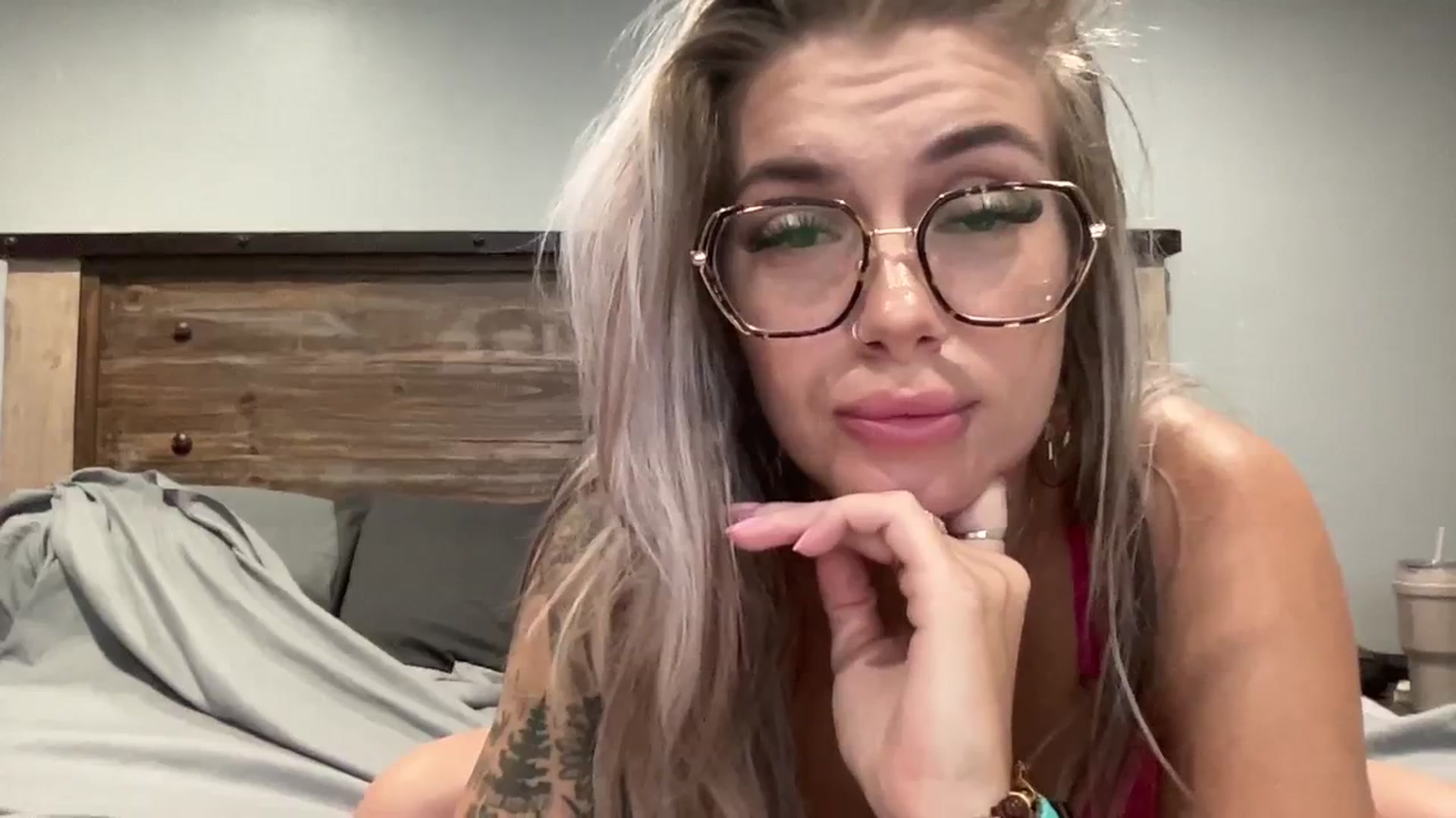 Gallery image thumbnail from Outlawsue_528's myfreecams stream on, 09/03/2023, 21:32 image 17 of 20