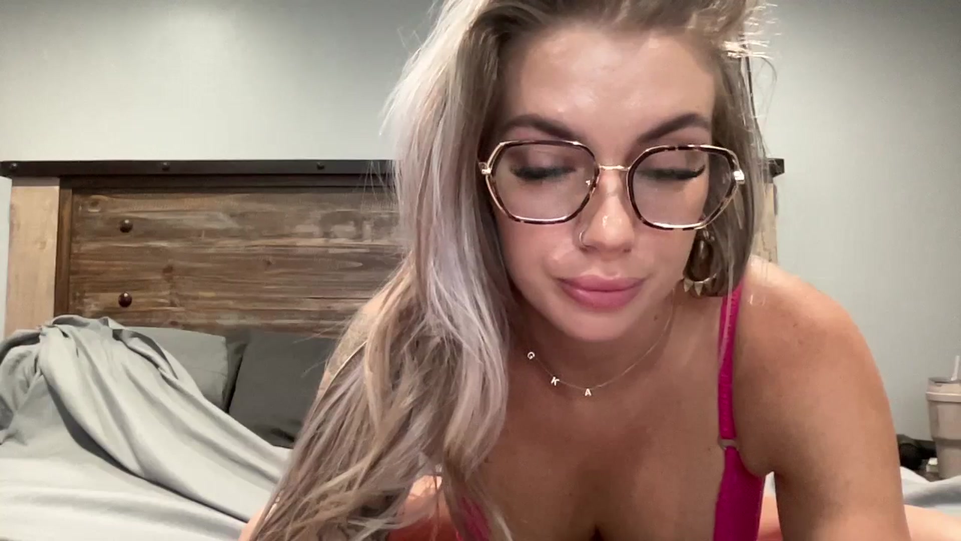Gallery image thumbnail from Outlawsue_528's myfreecams stream on, 09/03/2023, 21:32 image 13 of 20