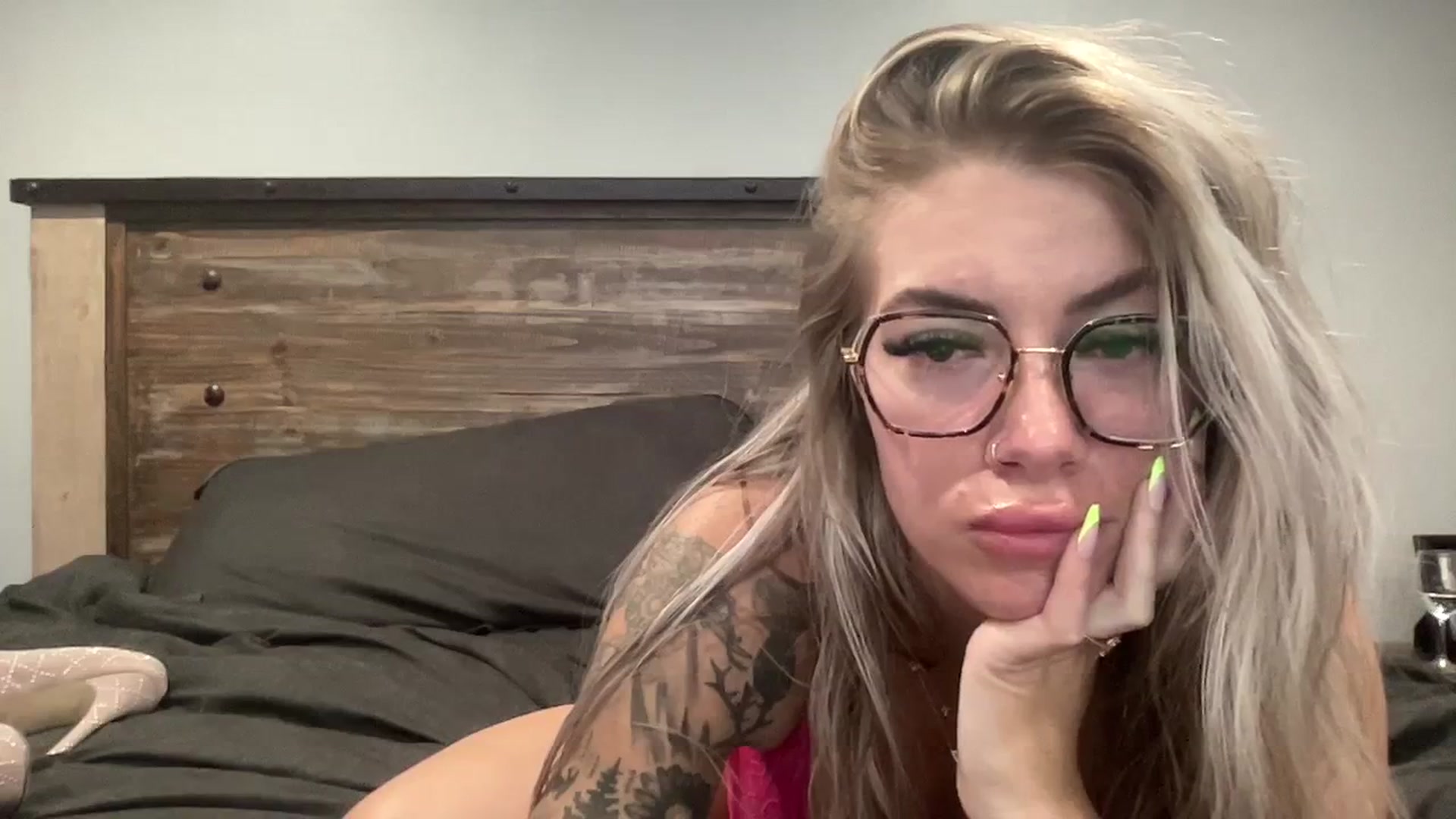 Gallery image thumbnail from Outlawsue_528's myfreecams stream on, 10/12/2023, 19:54 image 2 of 20