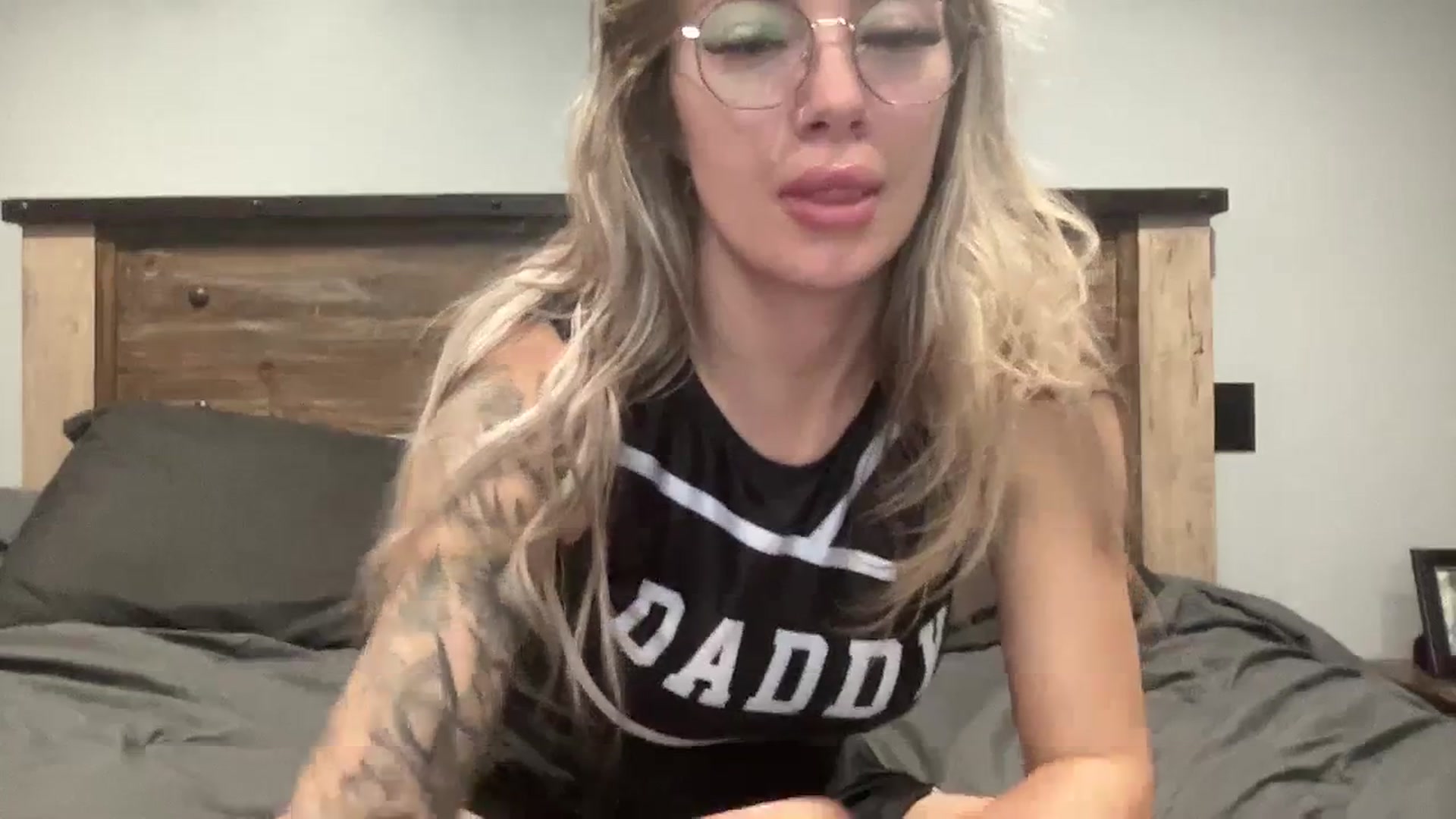 Gallery image thumbnail from Outlawsue_528's myfreecams stream on, 10/23/2023, 16:37 image 9 of 20