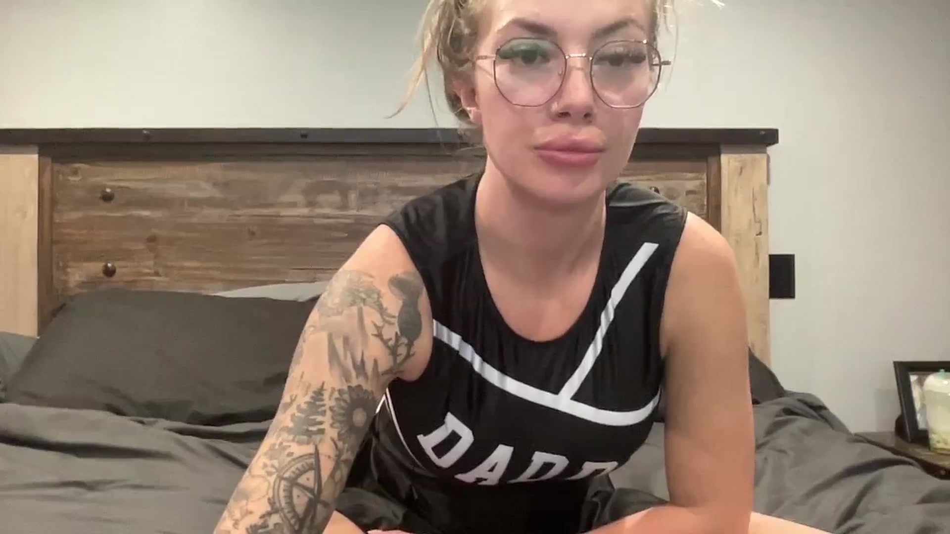 Gallery image thumbnail from Outlawsue_528's myfreecams stream on, 10/23/2023, 18:28 image 6 of 20