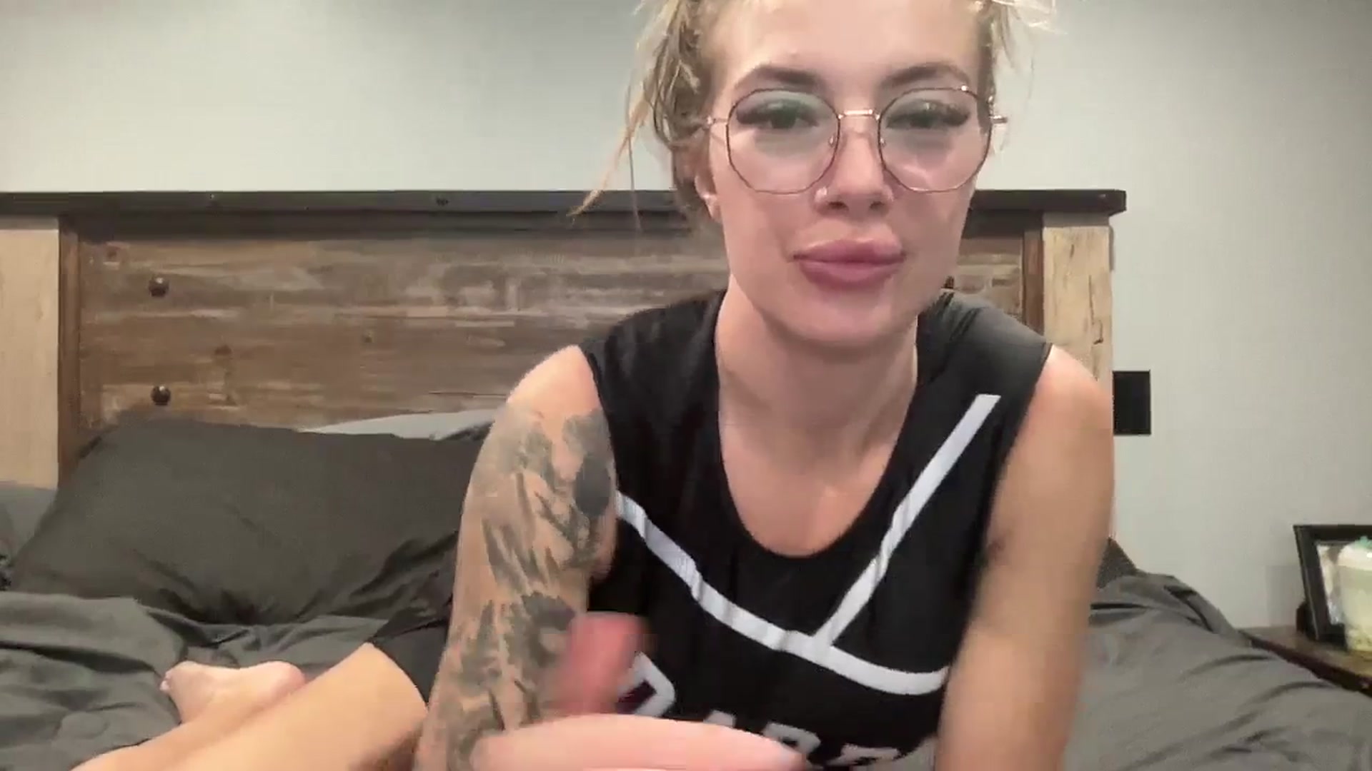 Gallery image thumbnail from Outlawsue_528's myfreecams stream on, 10/23/2023, 18:28 image 2 of 20