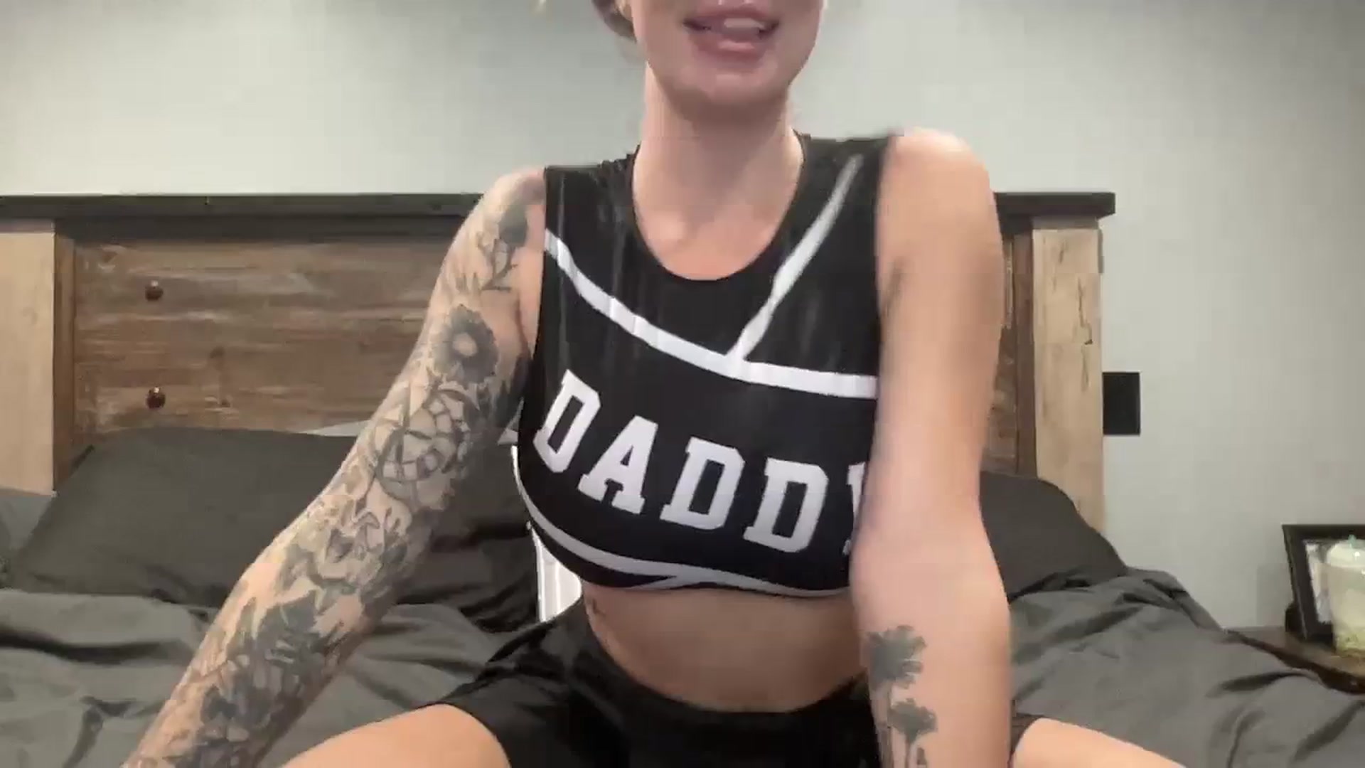 Gallery image thumbnail from Outlawsue_528's myfreecams stream on, 10/23/2023, 18:28 image 19 of 20