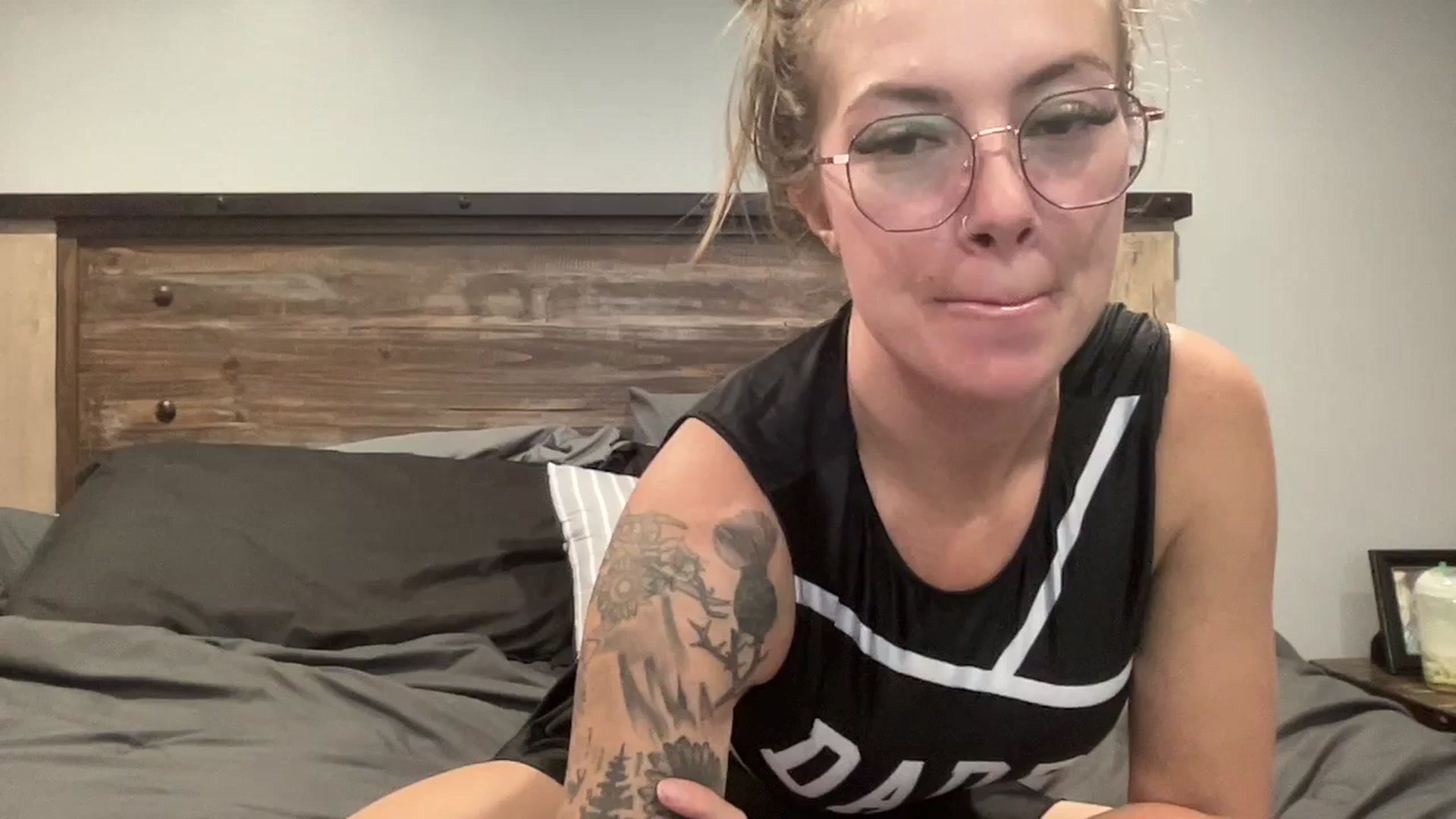 Gallery image thumbnail from Outlawsue_528's myfreecams stream on, 10/23/2023, 18:28 image 10 of 20