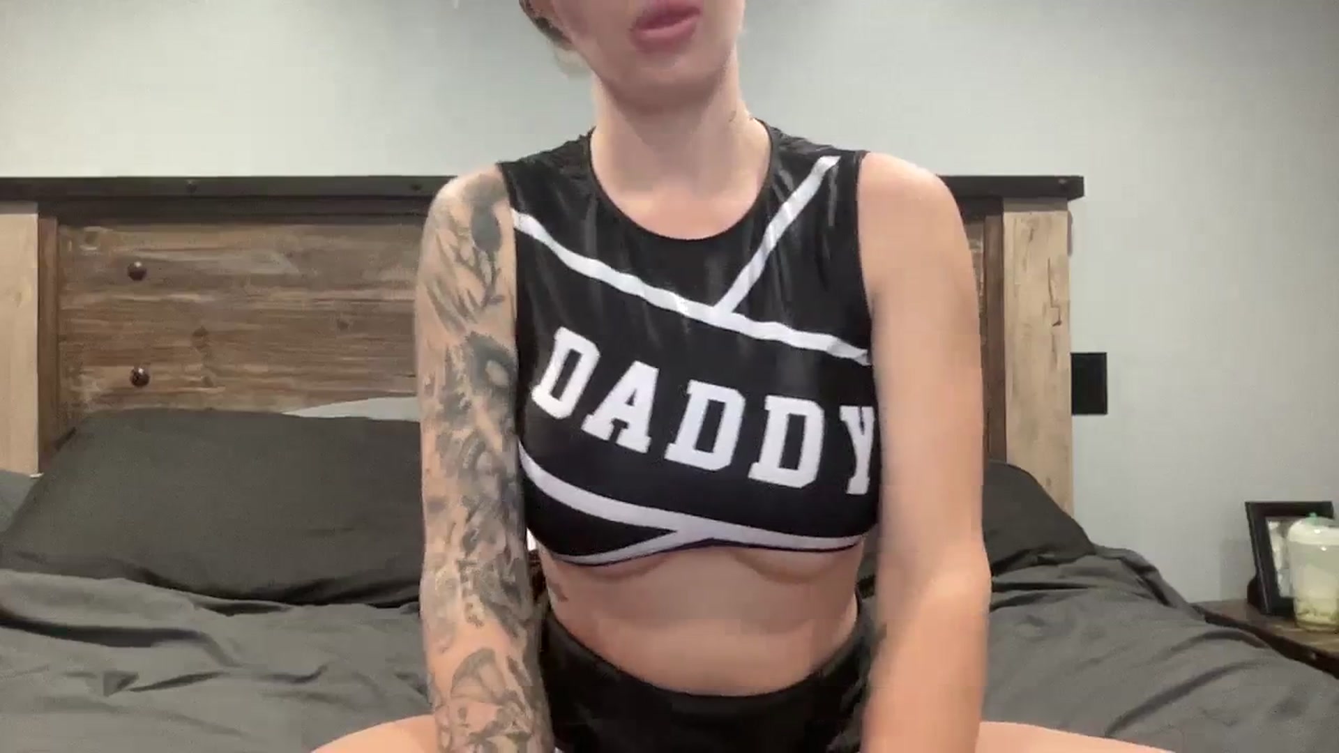 Gallery image thumbnail from Outlawsue_528's myfreecams stream on, 10/23/2023, 19:02 image 12 of 20