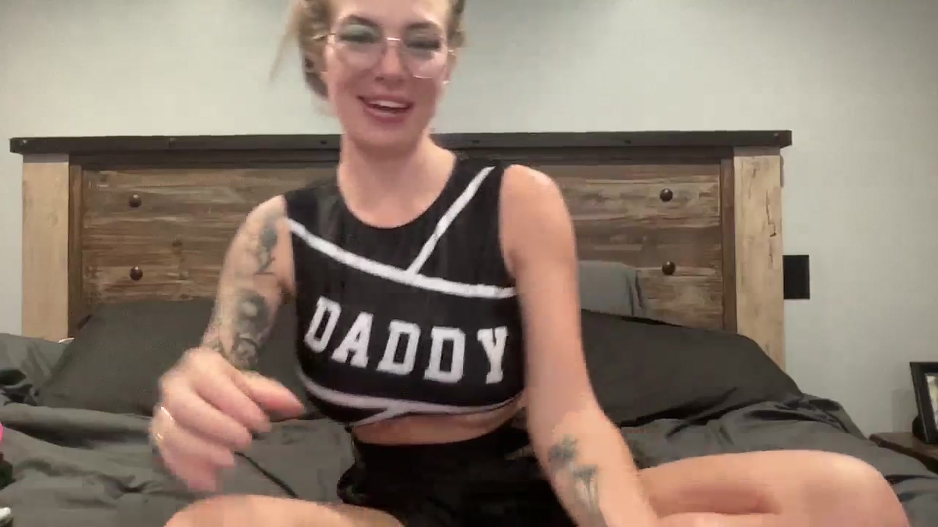 Gallery image thumbnail from Outlawsue_528's myfreecams stream on, 10/23/2023, 19:28 image 4 of 20